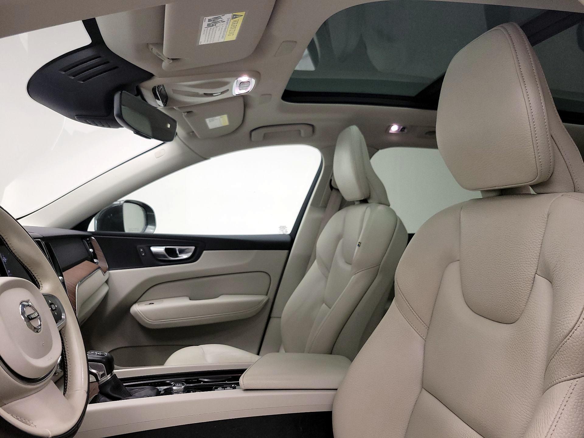 Thumbnail: 2021 Volvo XC60 - 20