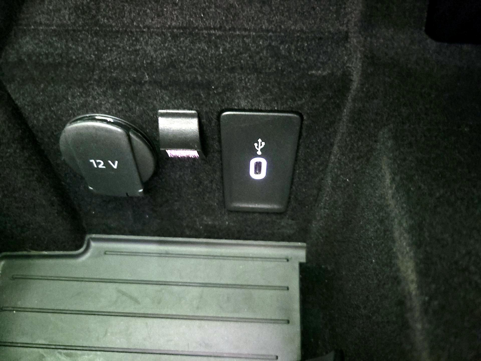 Thumbnail: 2022 Porsche Panamera - 19