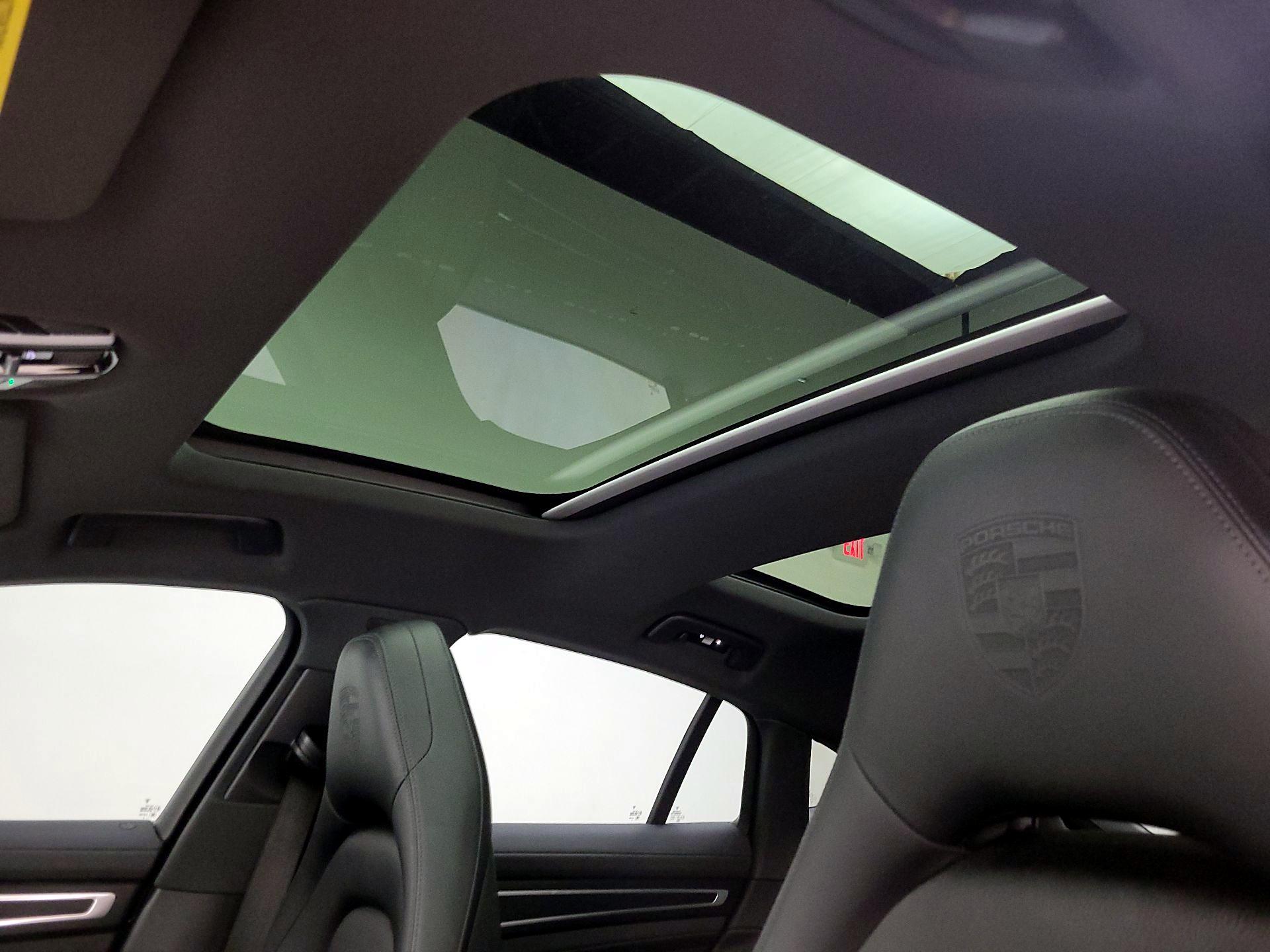 Thumbnail: 2022 Porsche Panamera - 20