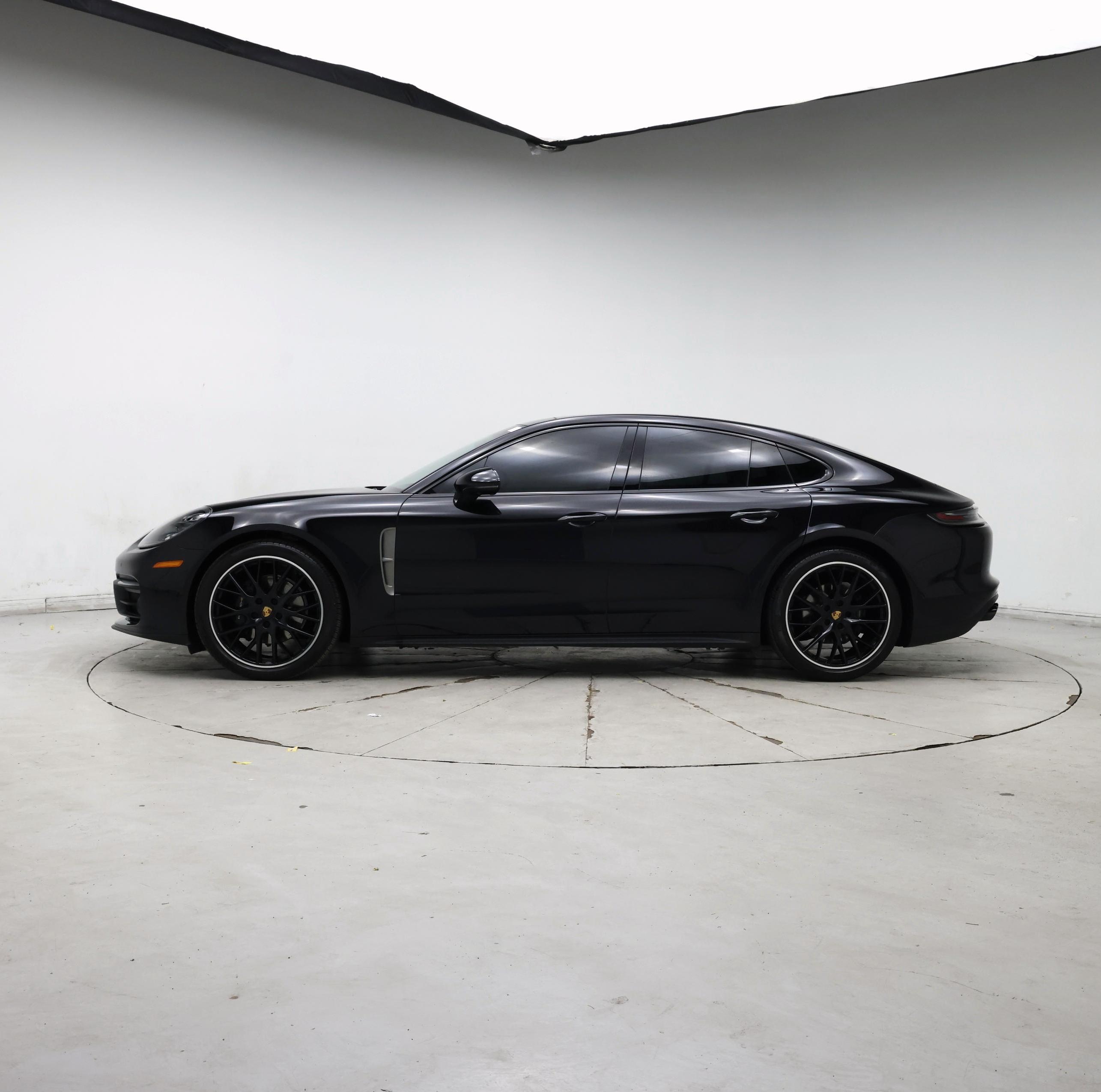 Thumbnail: 2022 Porsche Panamera - 3