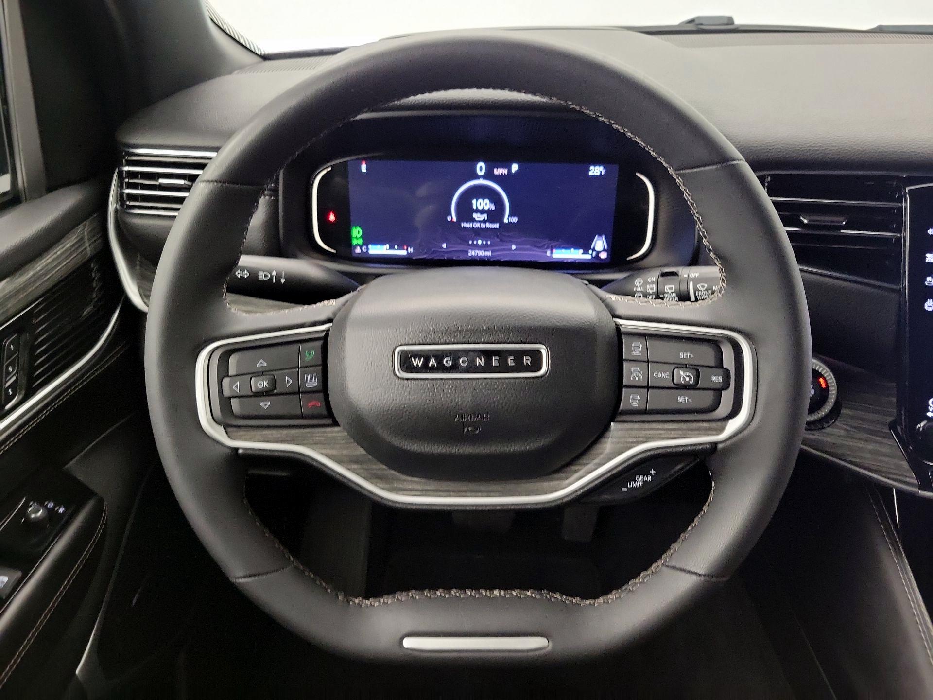 Thumbnail: 2022 Jeep Wagoneer - 10