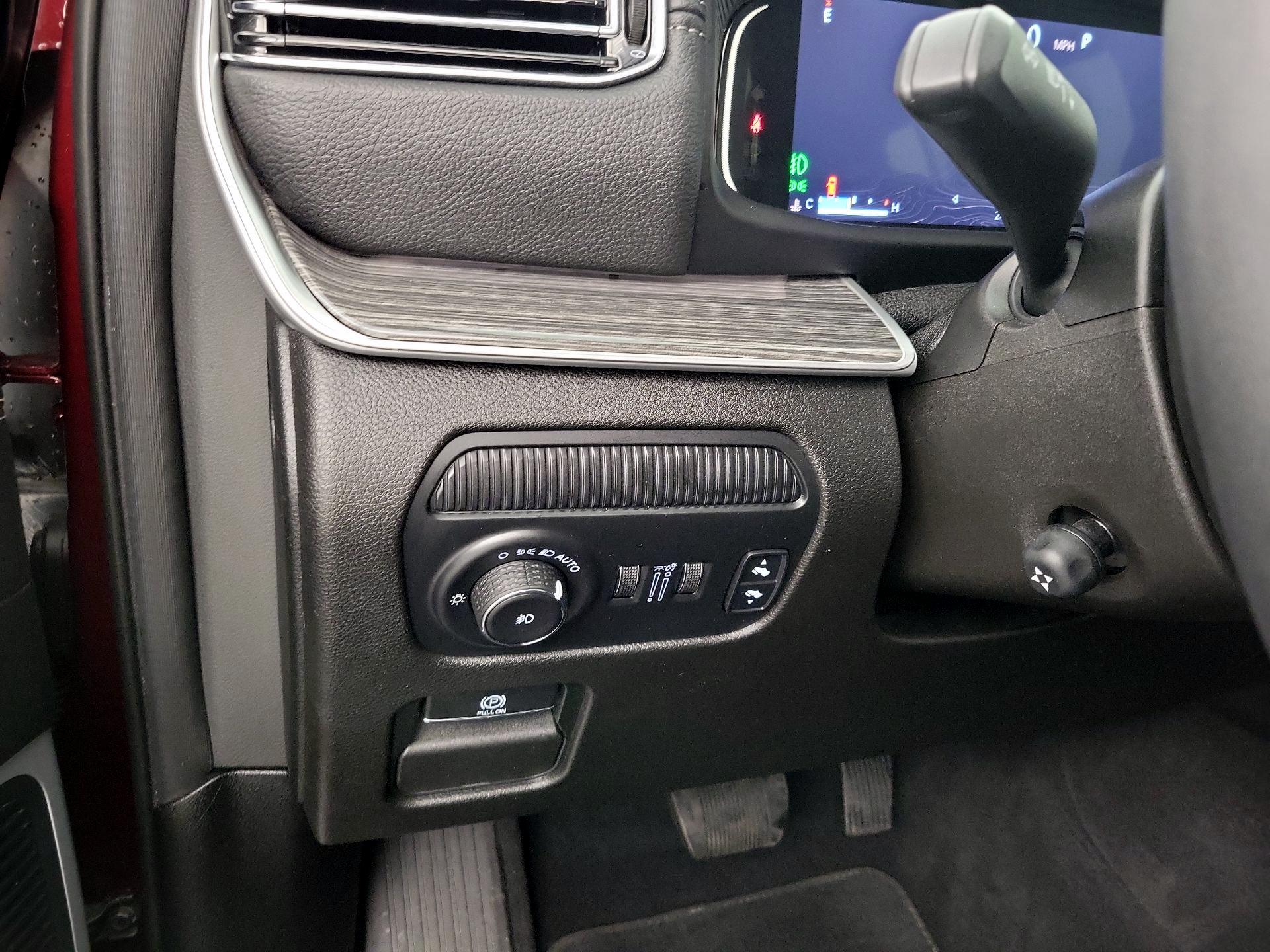 Thumbnail: 2022 Jeep Wagoneer - 13