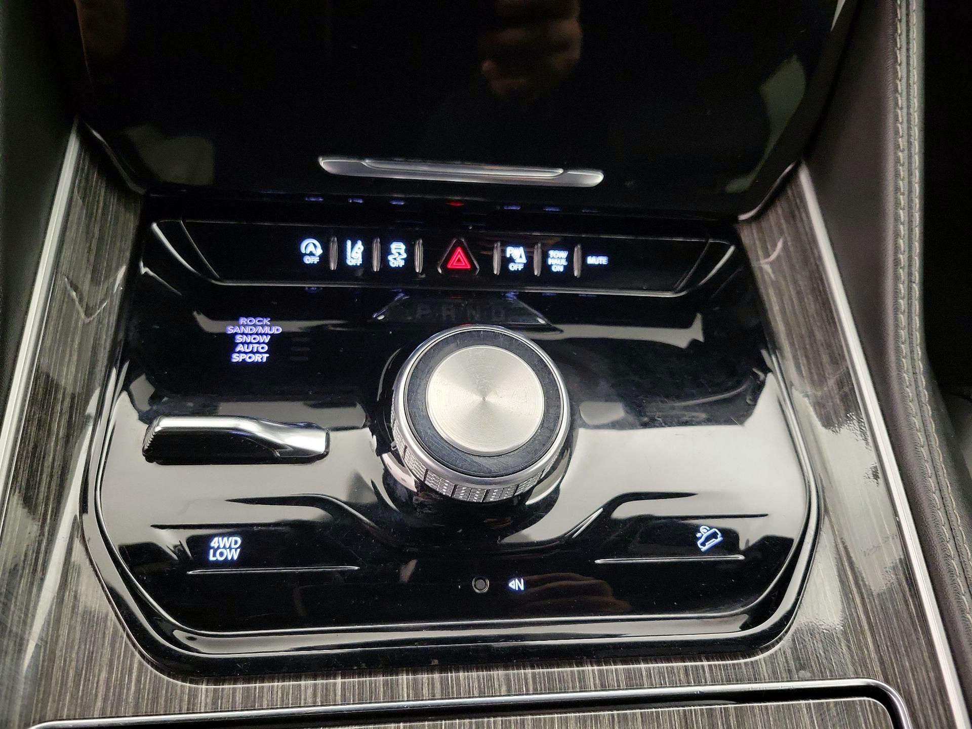 Thumbnail: 2022 Jeep Wagoneer - 18