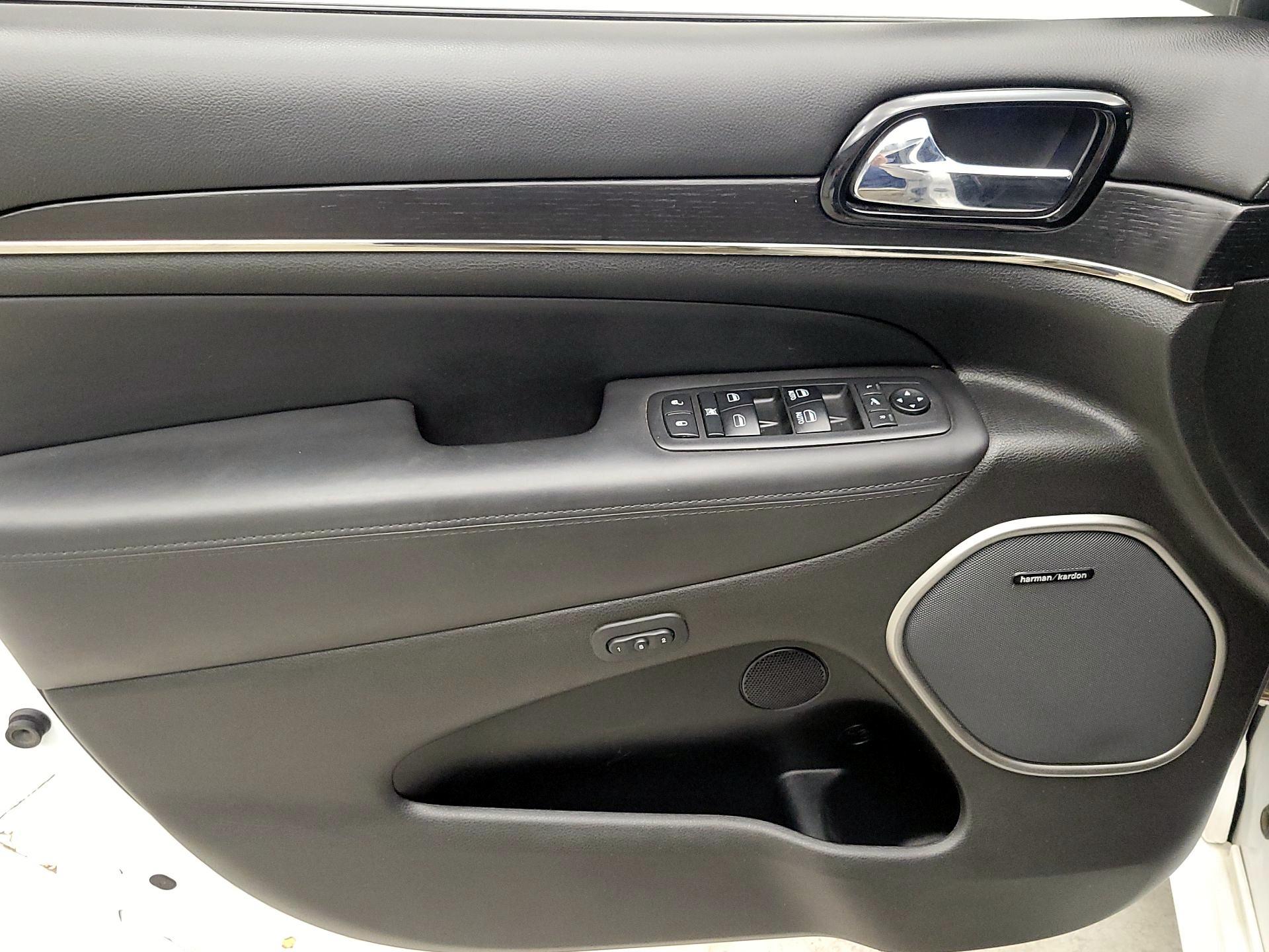 Thumbnail: 2019 Jeep Grand Cherokee - 12