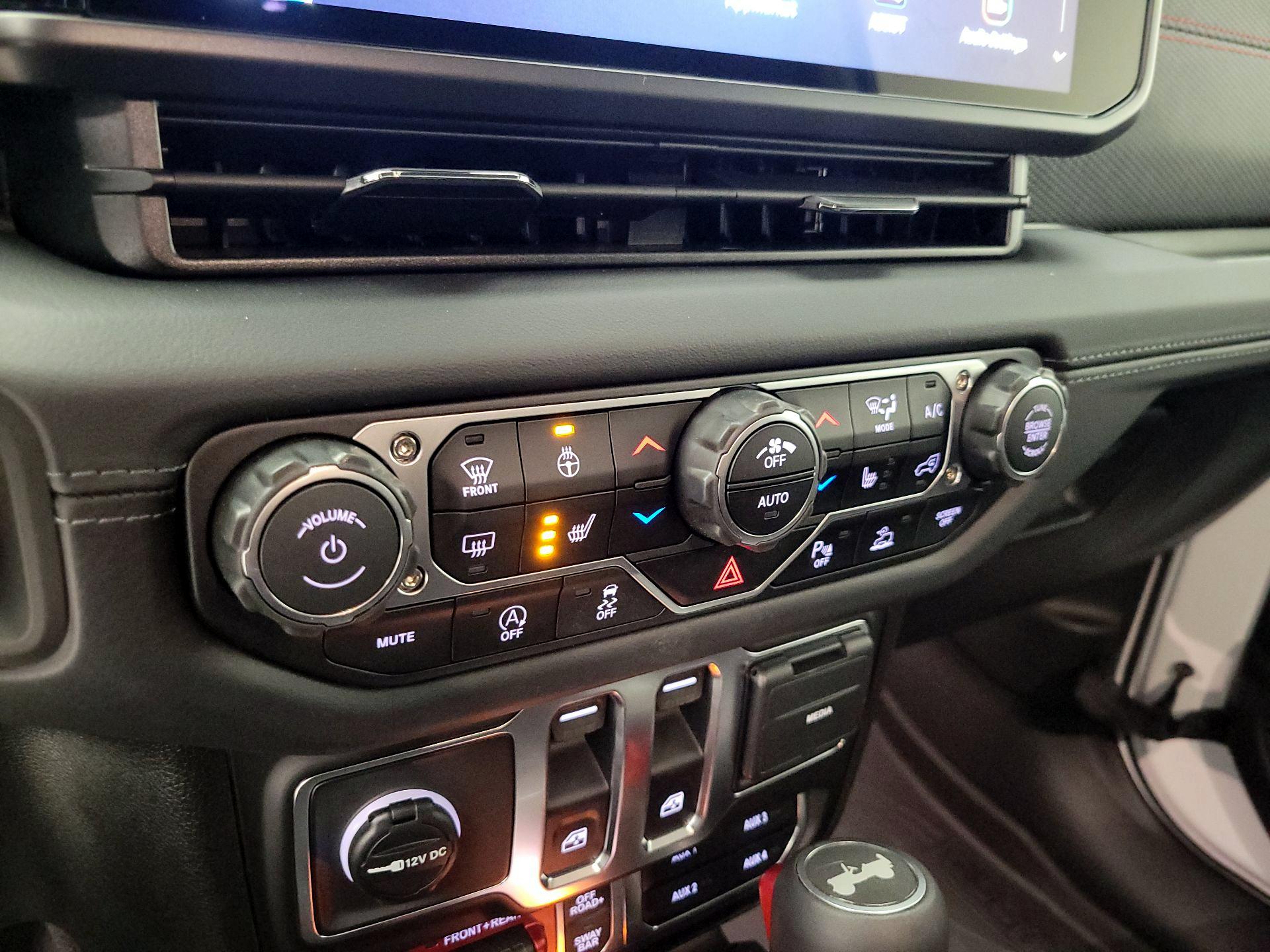 Thumbnail: 2025 Jeep Wrangler - 17