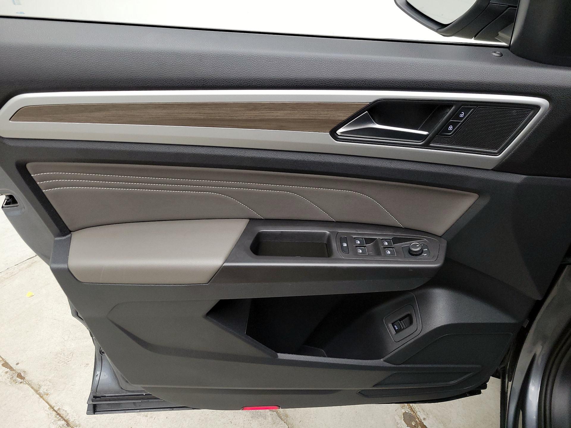 Thumbnail: 2023 Volkswagen Atlas - 12