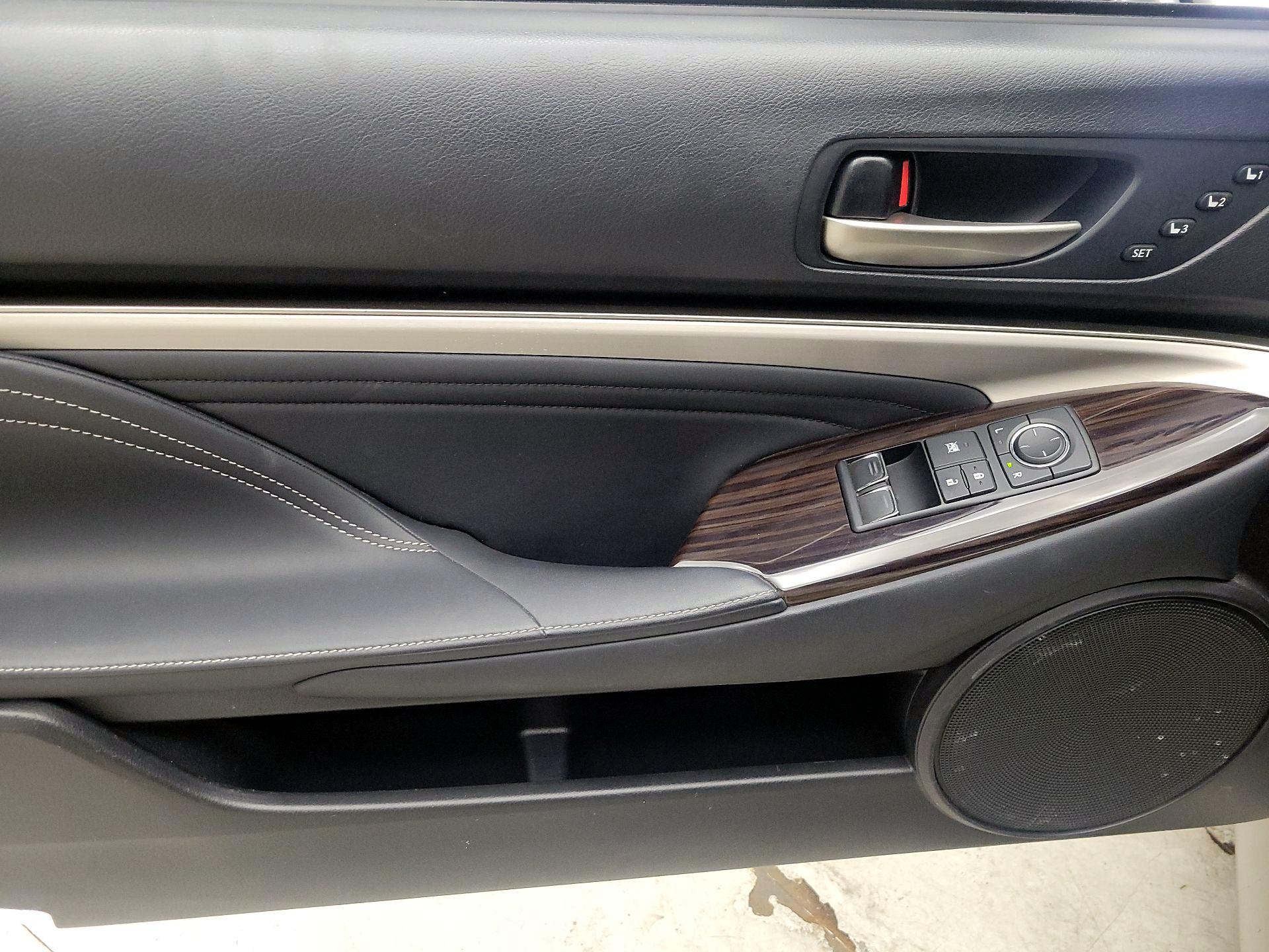 Thumbnail: 2019 Lexus RC - 12