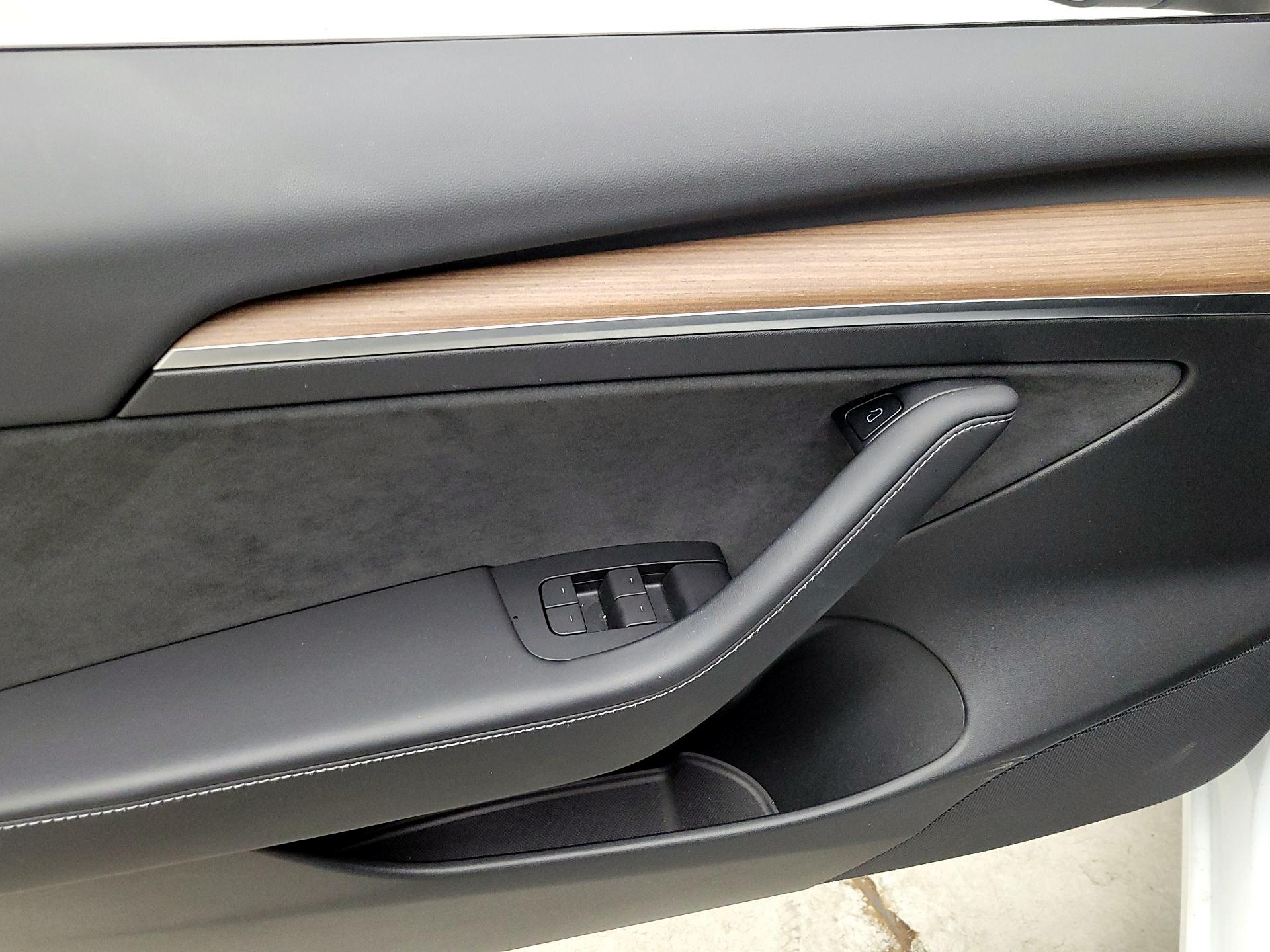 Thumbnail: 2022 Tesla Model 3 - 12