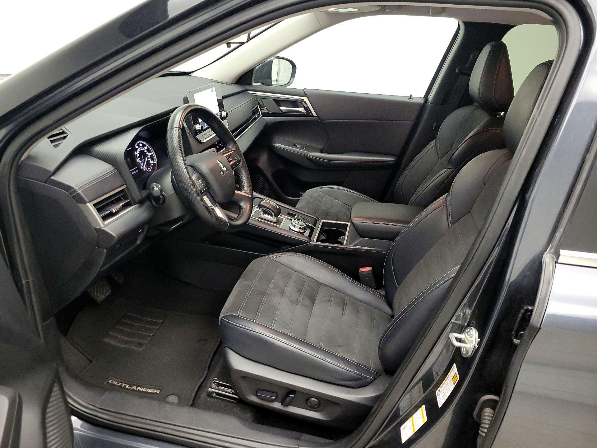 Thumbnail: 2024 Mitsubishi Outlander - 11