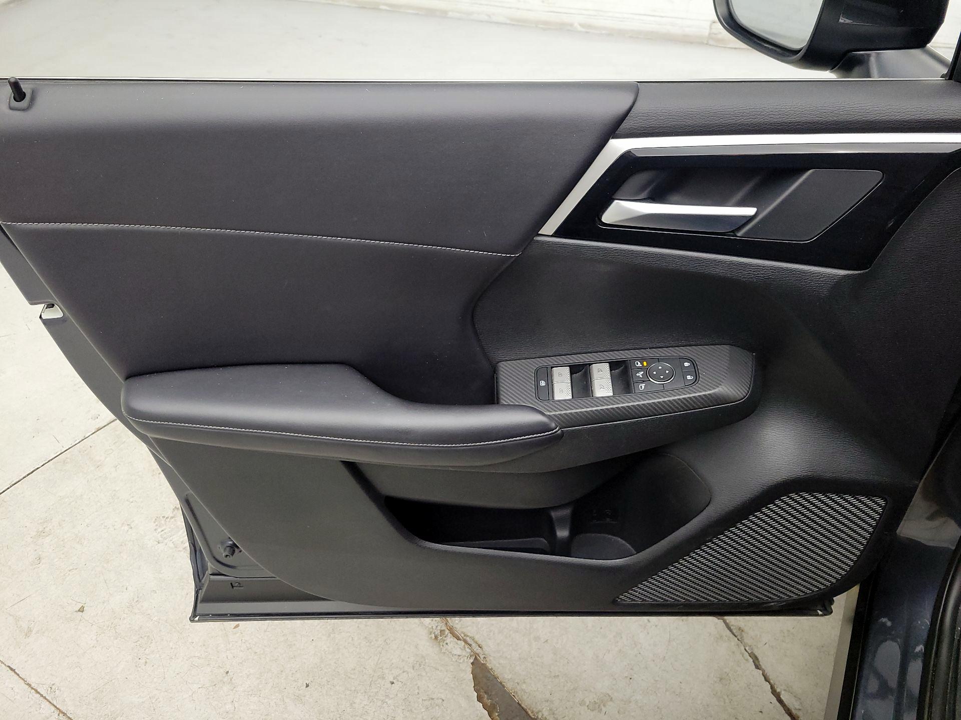 Thumbnail: 2024 Mitsubishi Outlander - 12