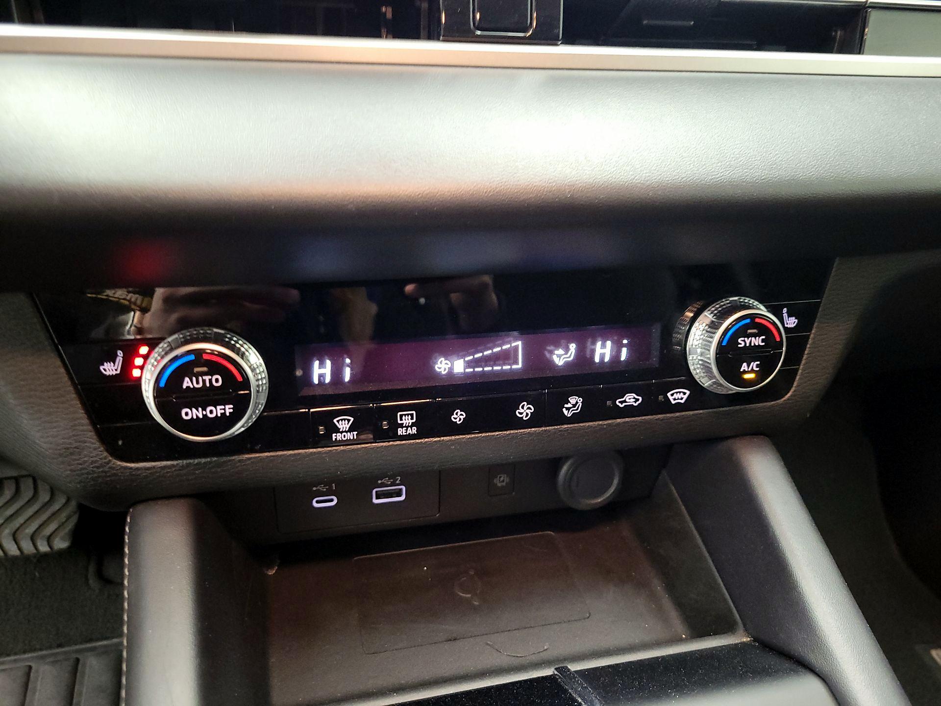 Thumbnail: 2024 Mitsubishi Outlander - 17