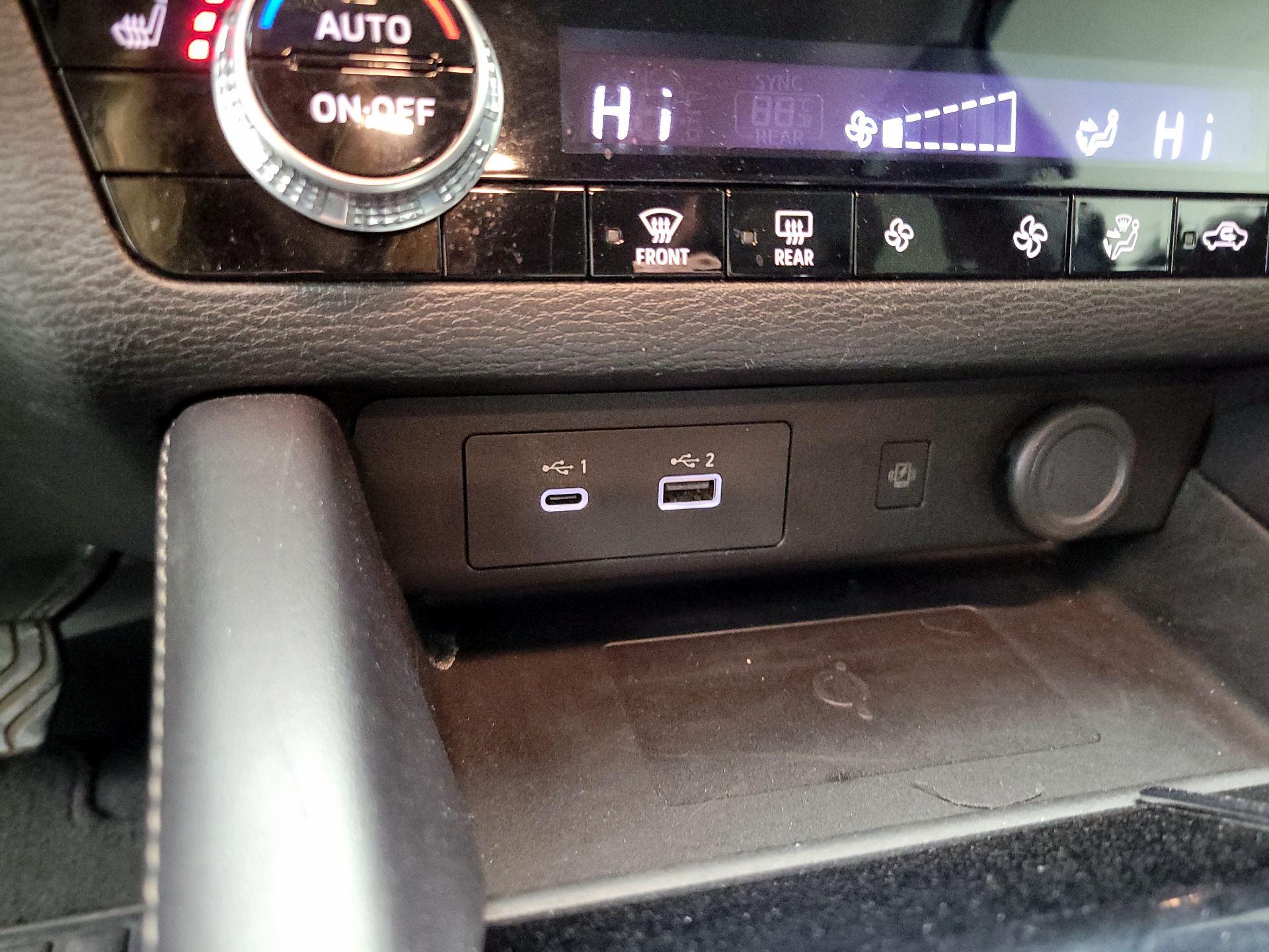 Thumbnail: 2024 Mitsubishi Outlander - 19