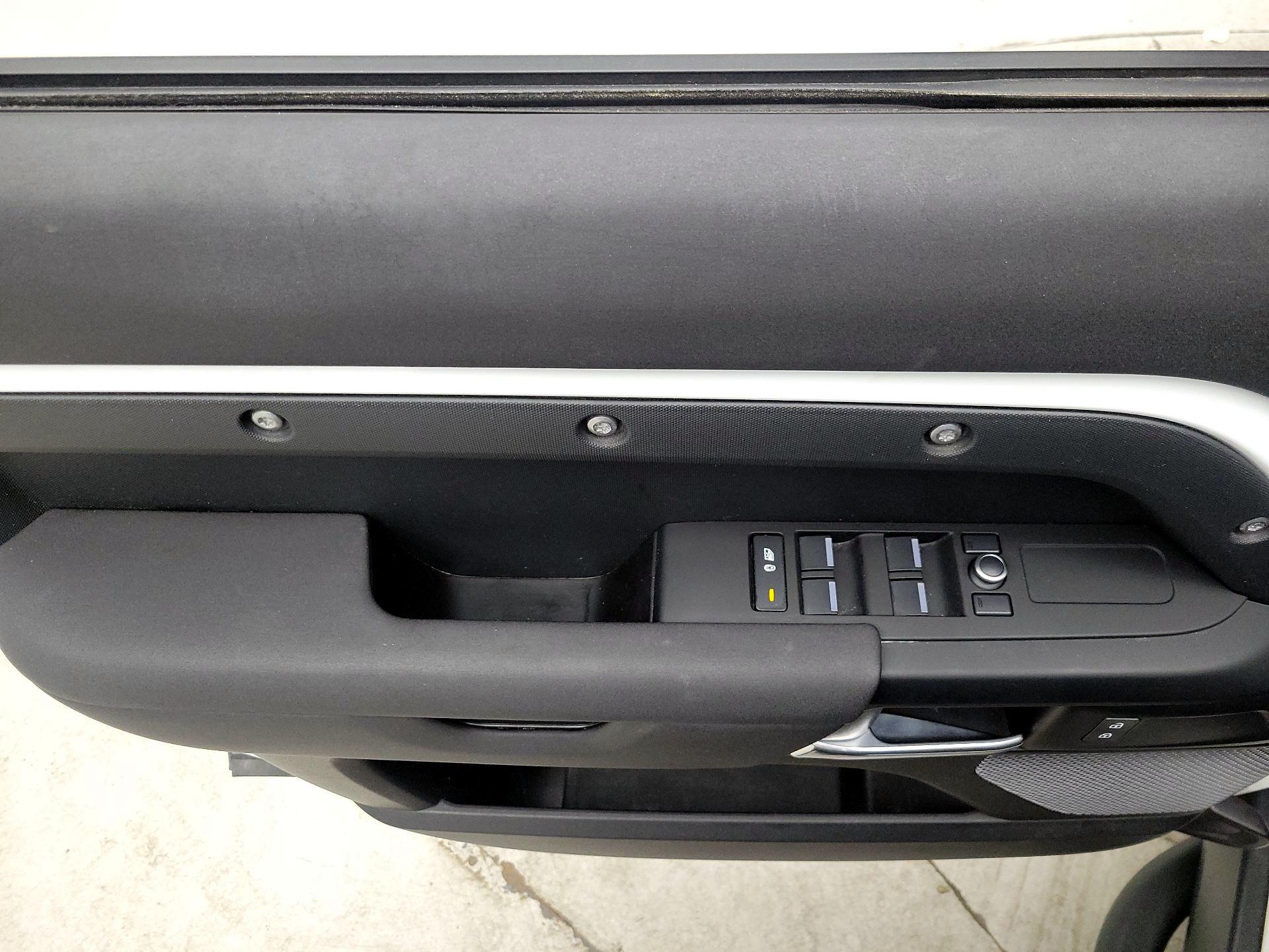 Thumbnail: 2020 Land Rover Defender - 12