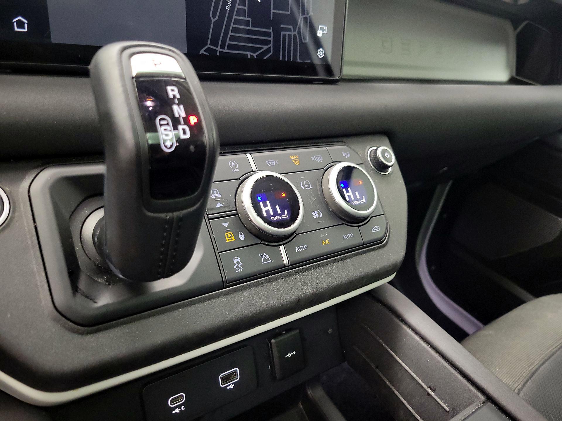 Thumbnail: 2020 Land Rover Defender - 17