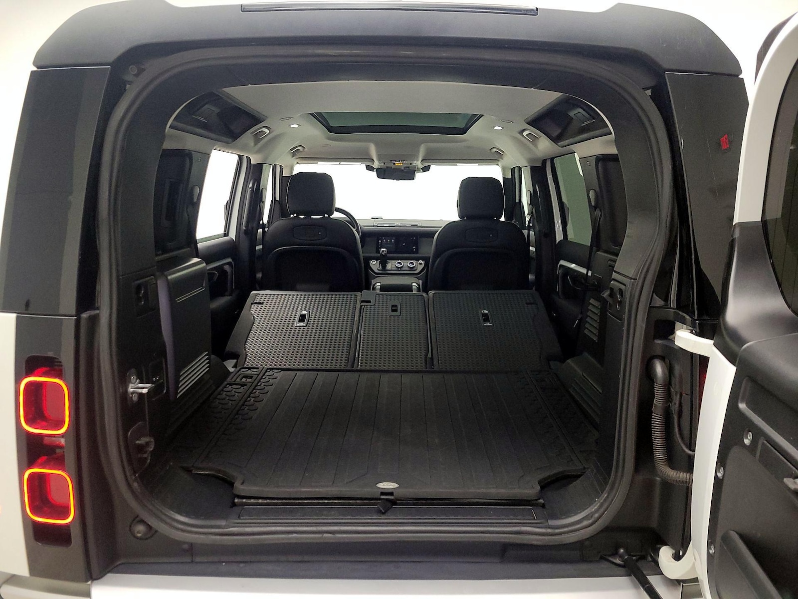 2020 Land Rover Defender S - Photo 24