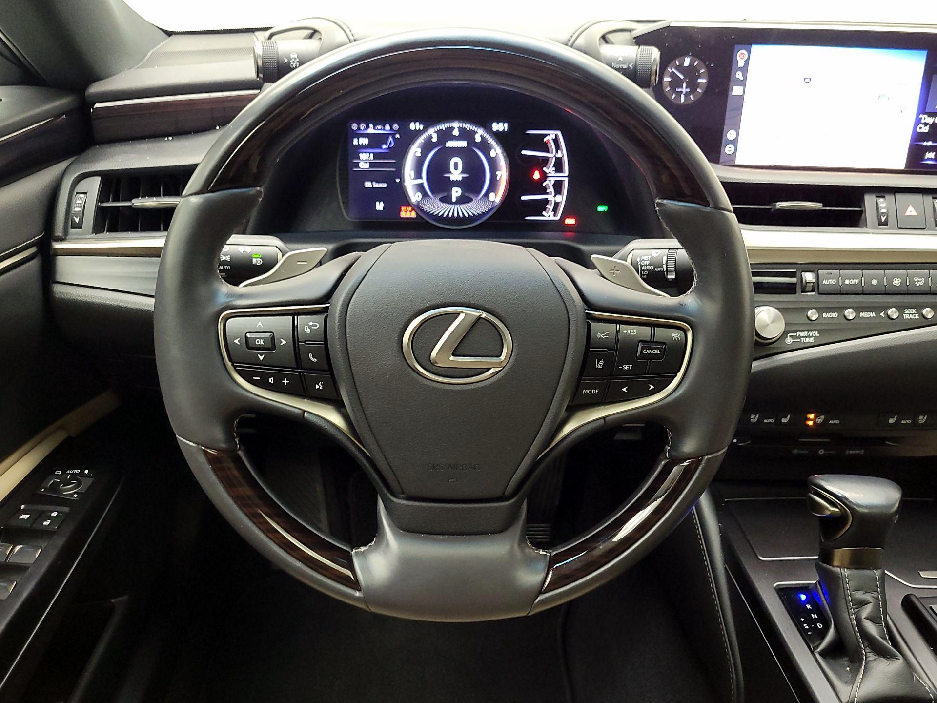 Thumbnail: 2021 Lexus ES - 10