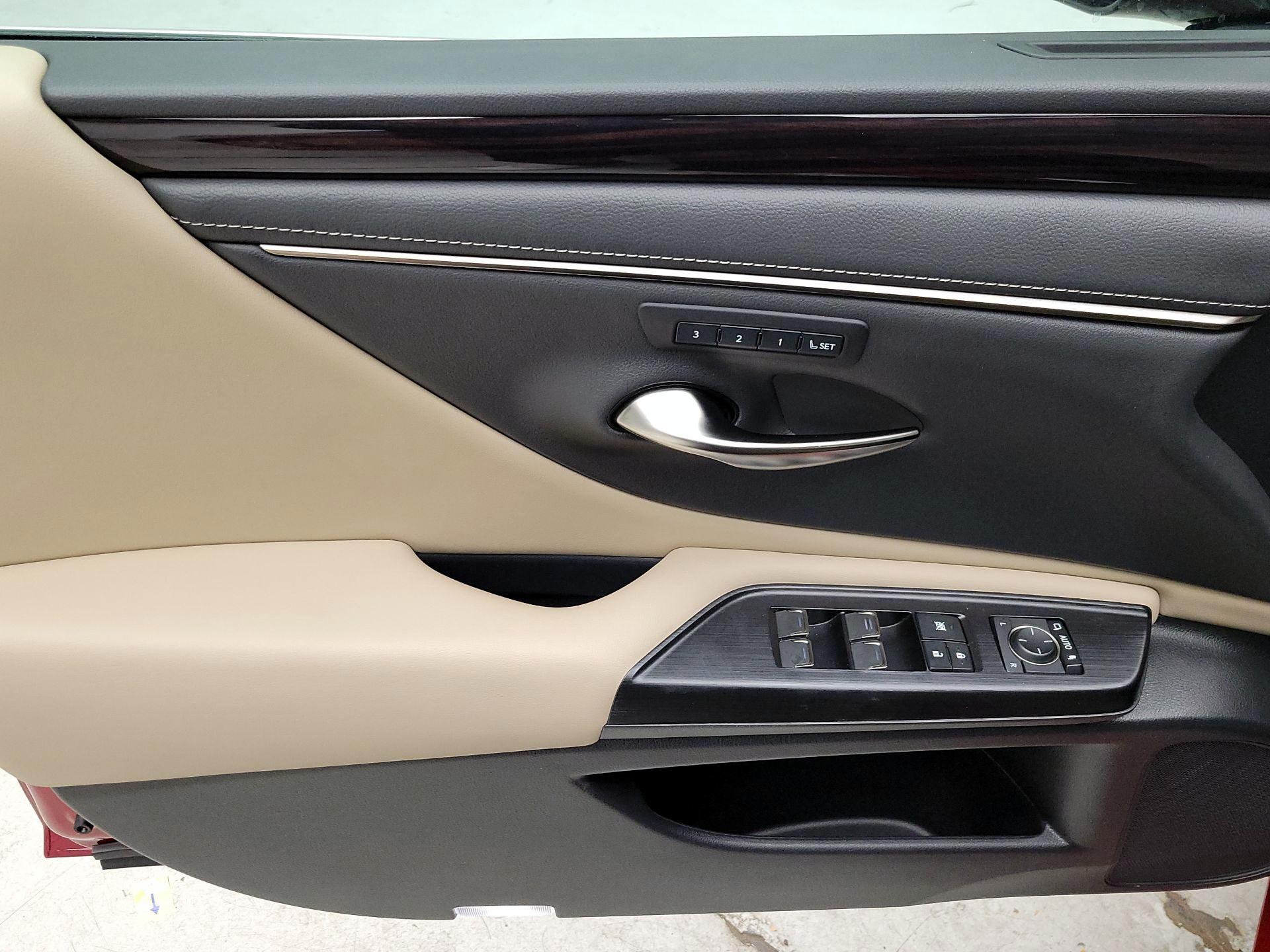 Thumbnail: 2021 Lexus ES - 12