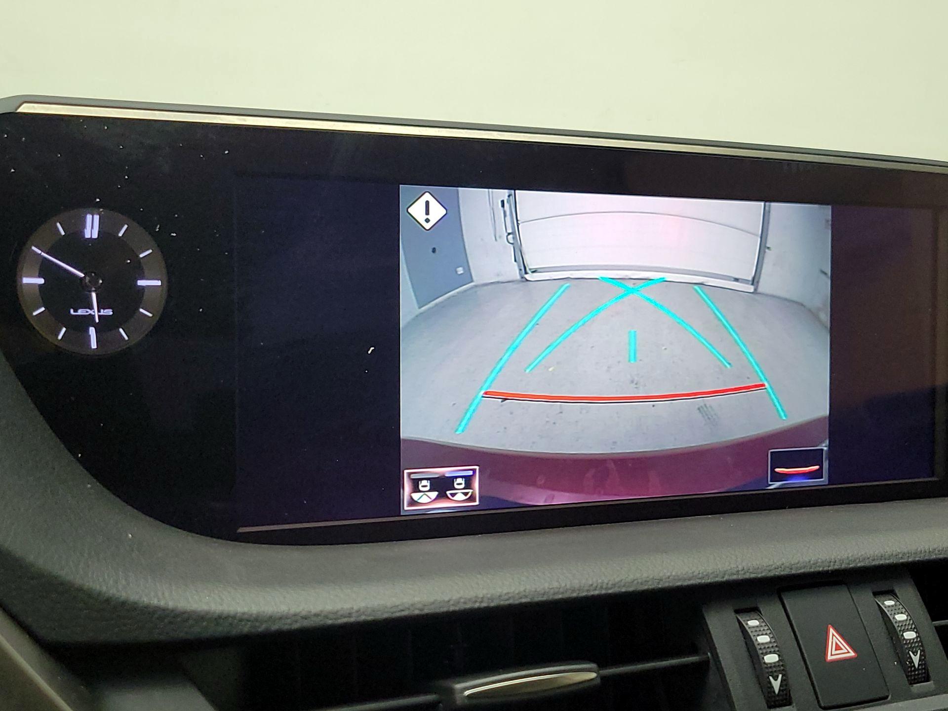 Thumbnail: 2021 Lexus ES - 15