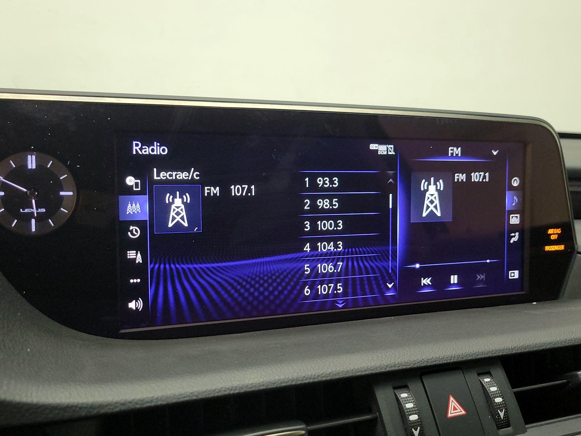 Thumbnail: 2021 Lexus ES - 16