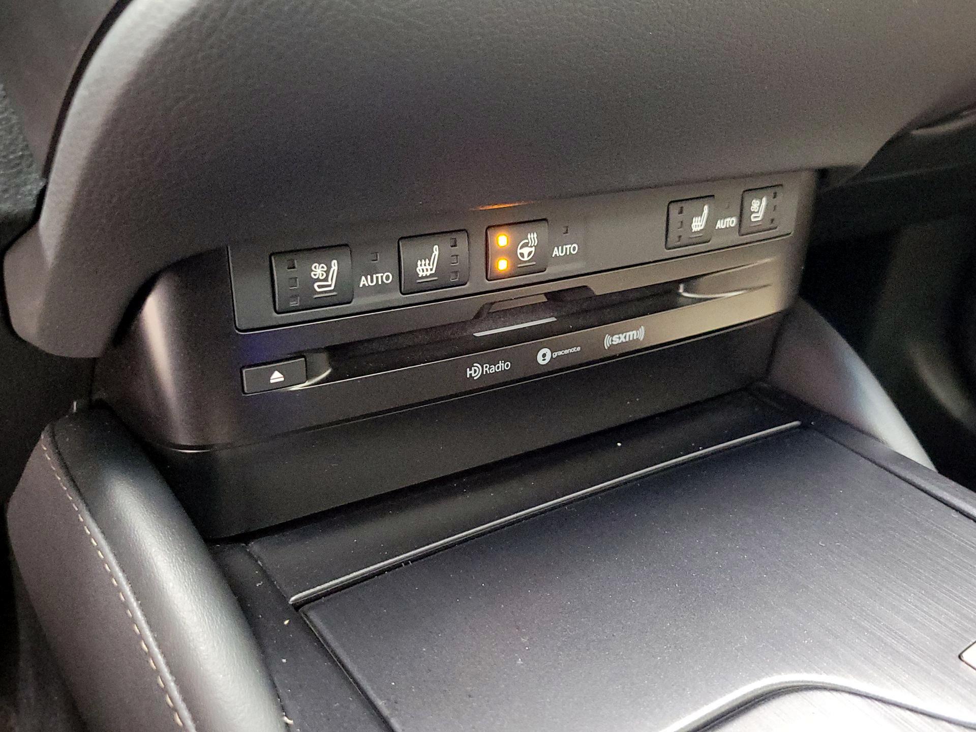 Thumbnail: 2021 Lexus ES - 17