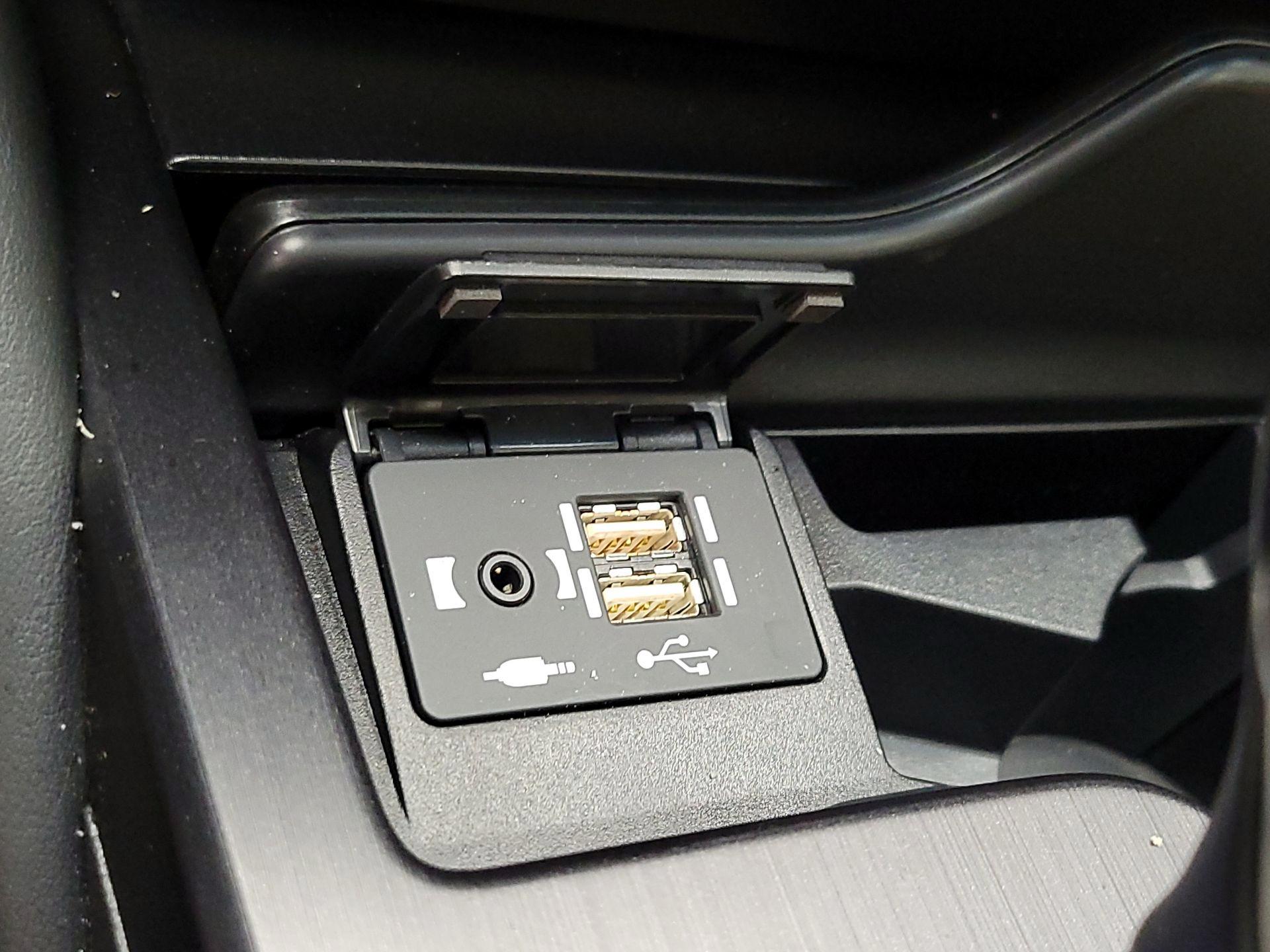 Thumbnail: 2021 Lexus ES - 19