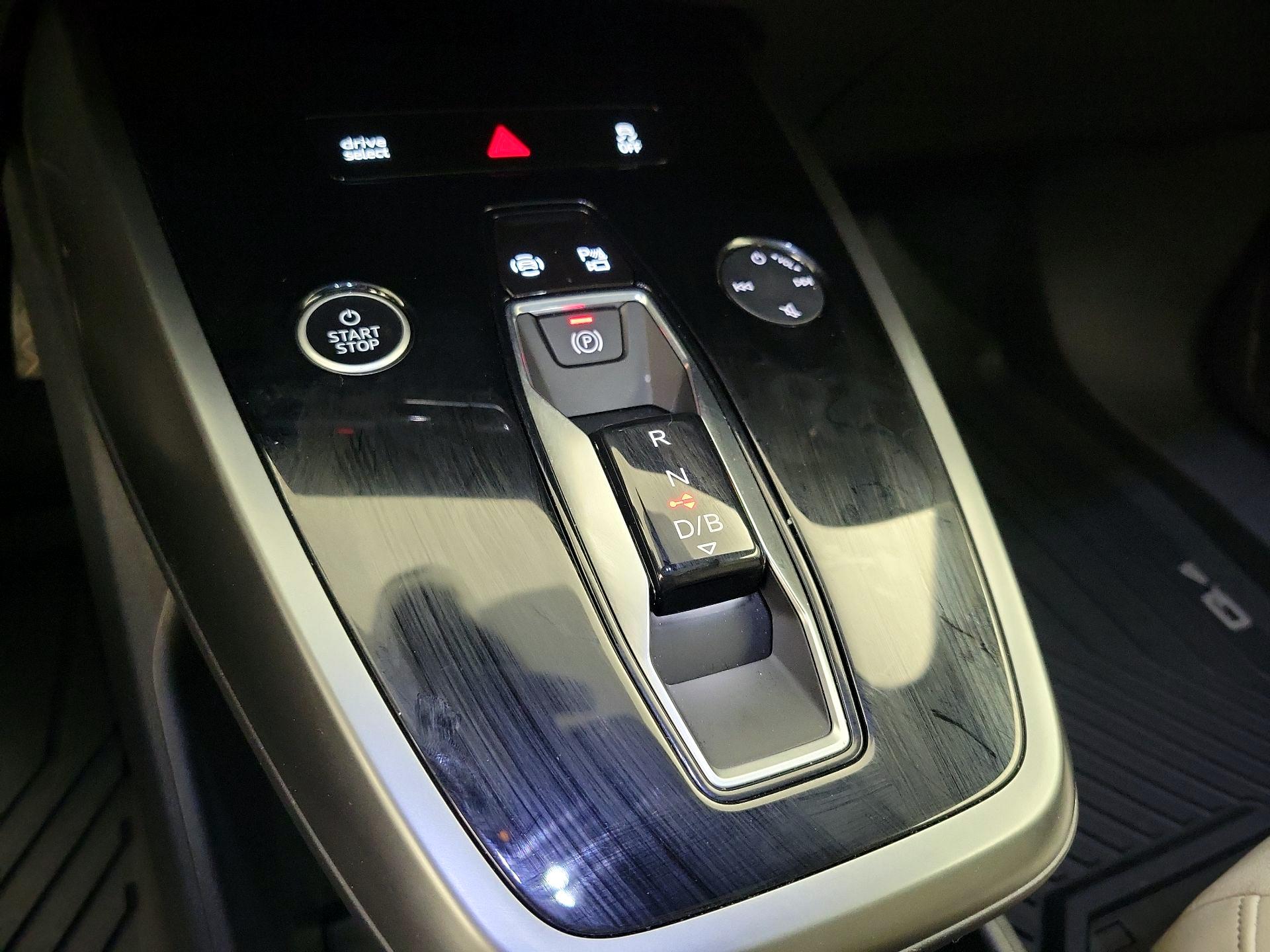 Thumbnail: 2024 Audi Q4 e-tron - 17