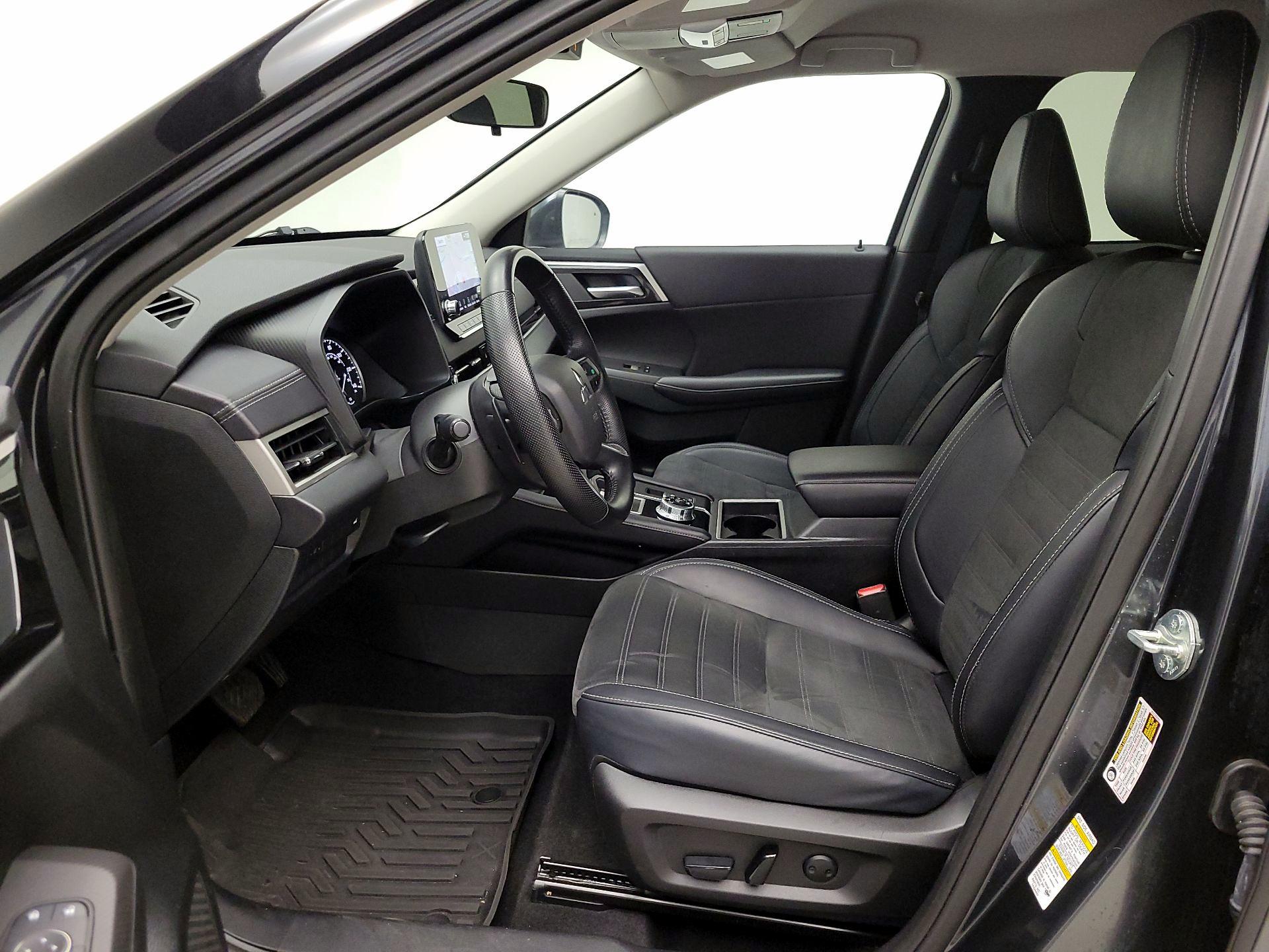 Thumbnail: 2024 Mitsubishi Outlander - 11