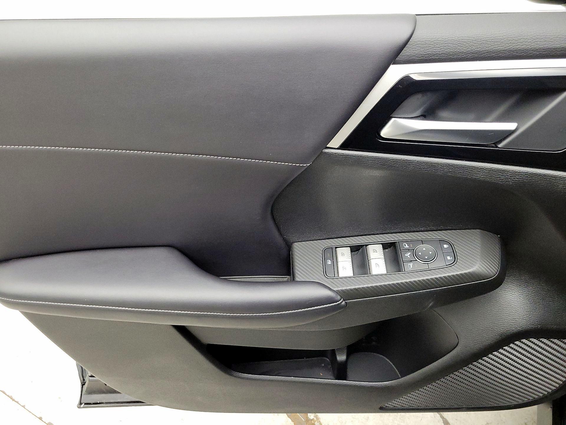 Thumbnail: 2024 Mitsubishi Outlander - 12