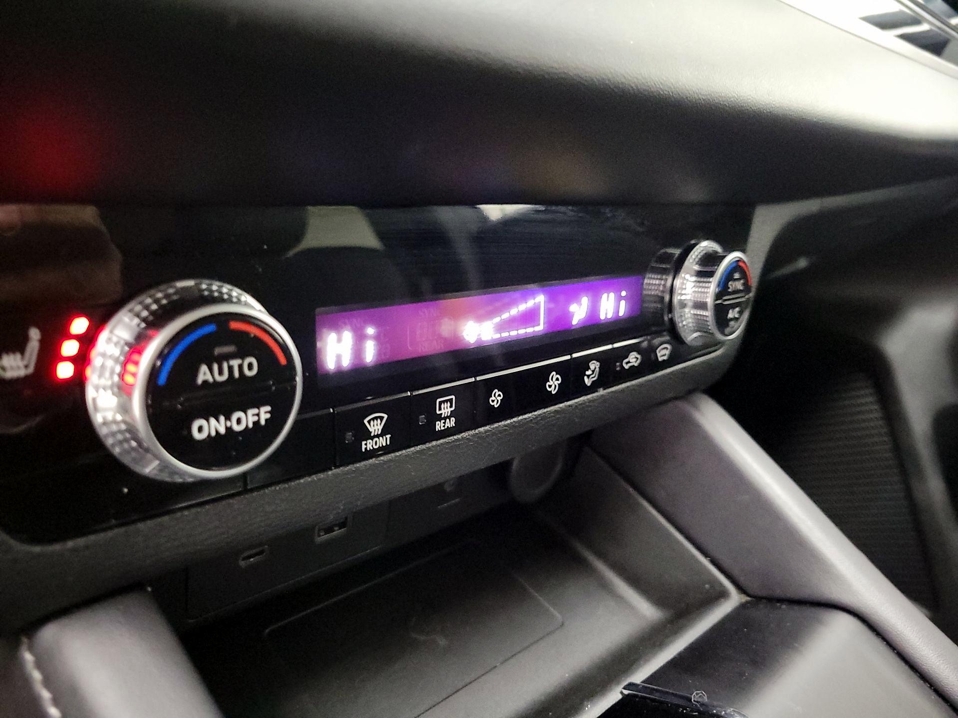 Thumbnail: 2024 Mitsubishi Outlander - 17