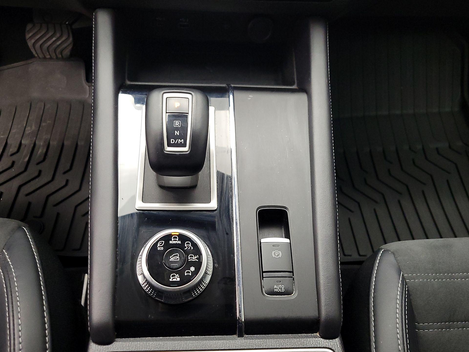 Thumbnail: 2024 Mitsubishi Outlander - 18