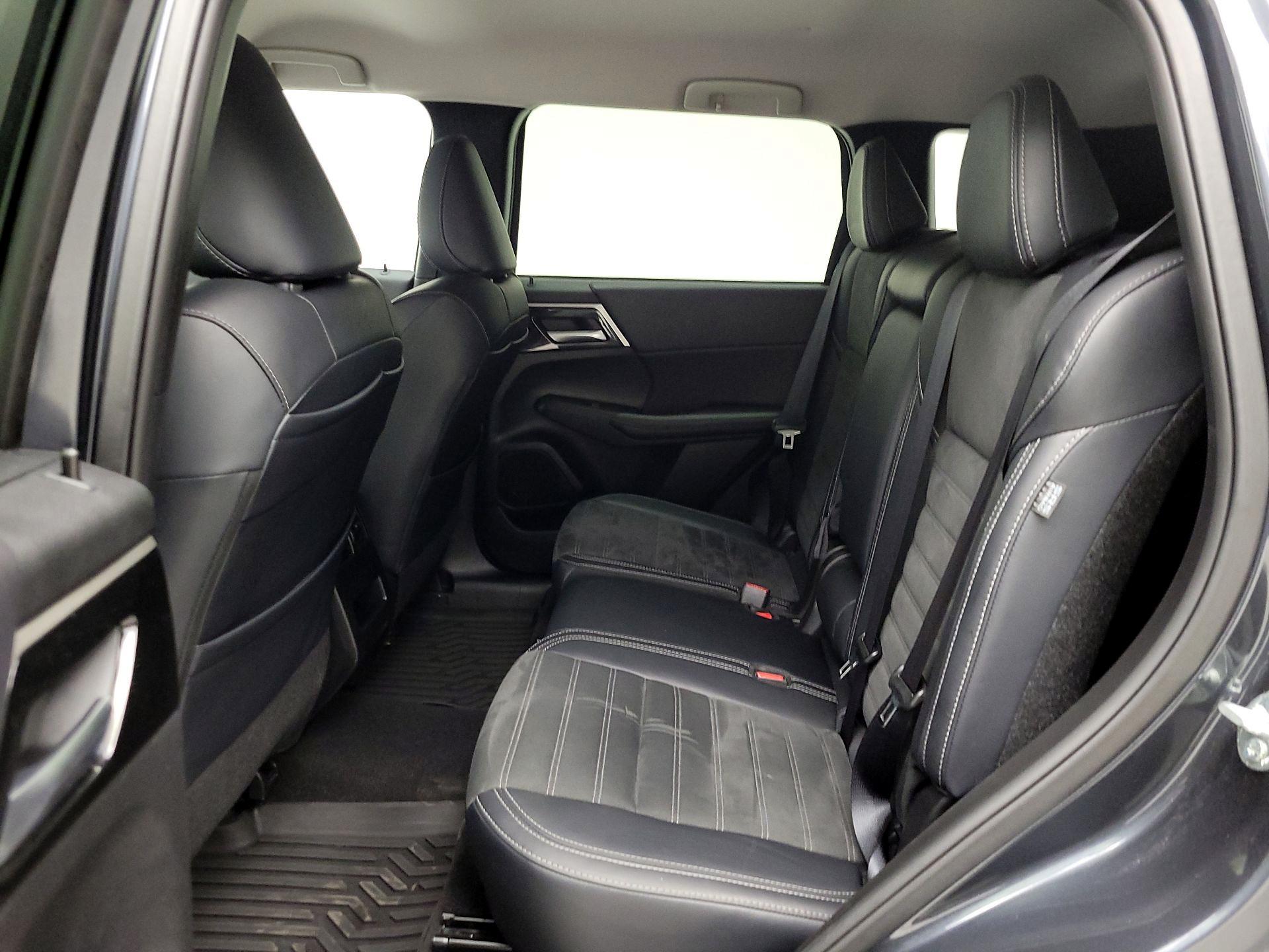 Thumbnail: 2024 Mitsubishi Outlander - 20