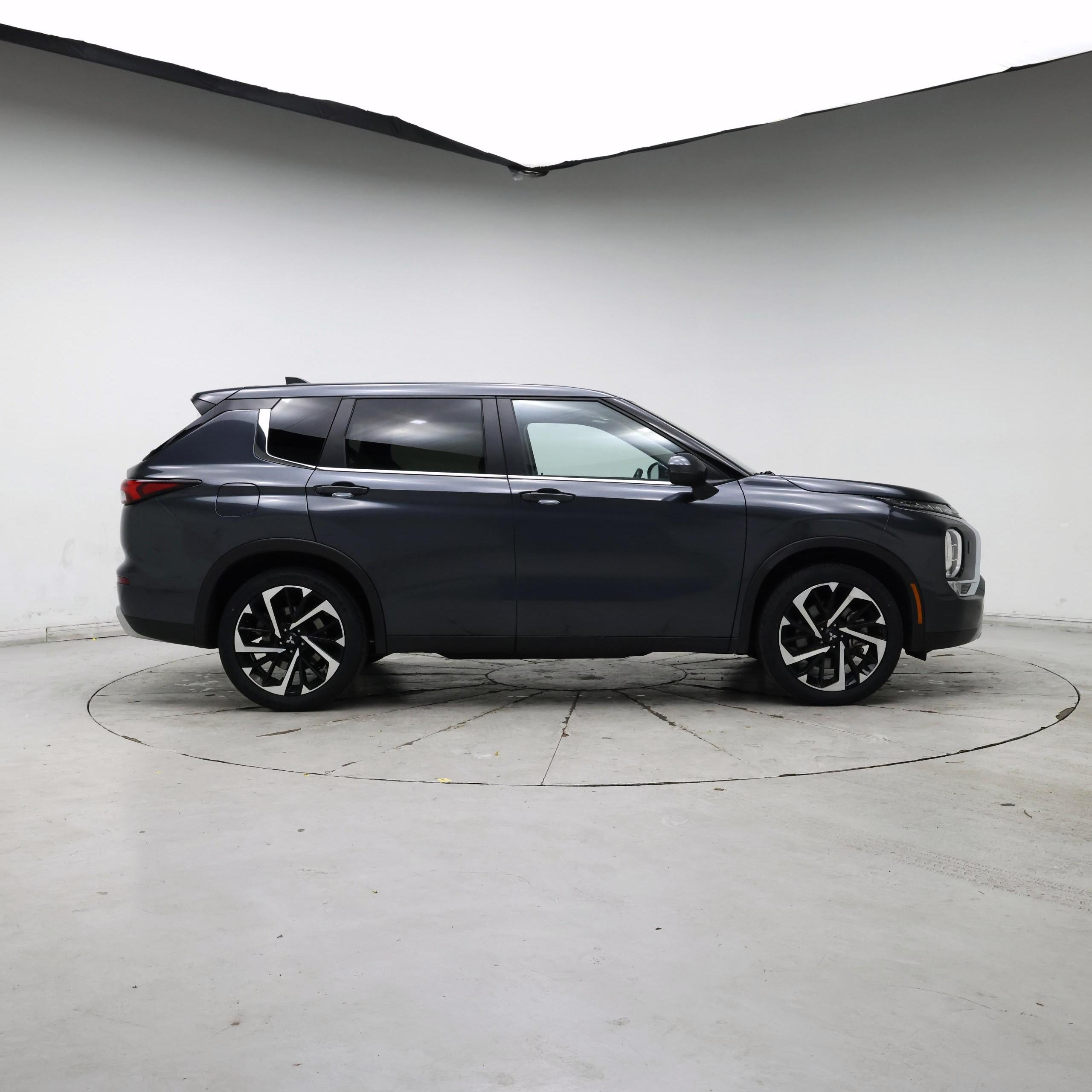 Thumbnail: 2024 Mitsubishi Outlander - 7