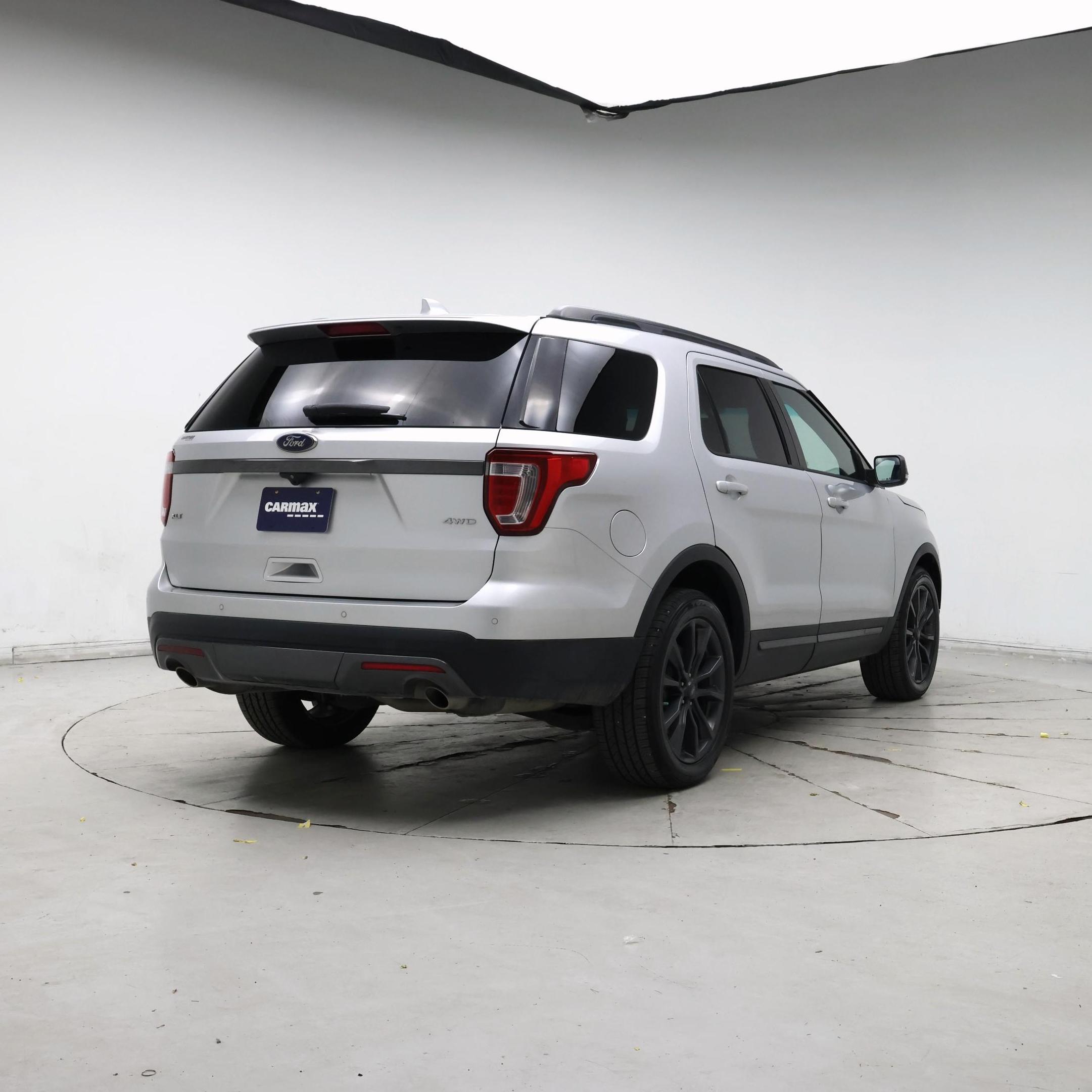 Thumbnail: 2017 Ford Explorer - 8