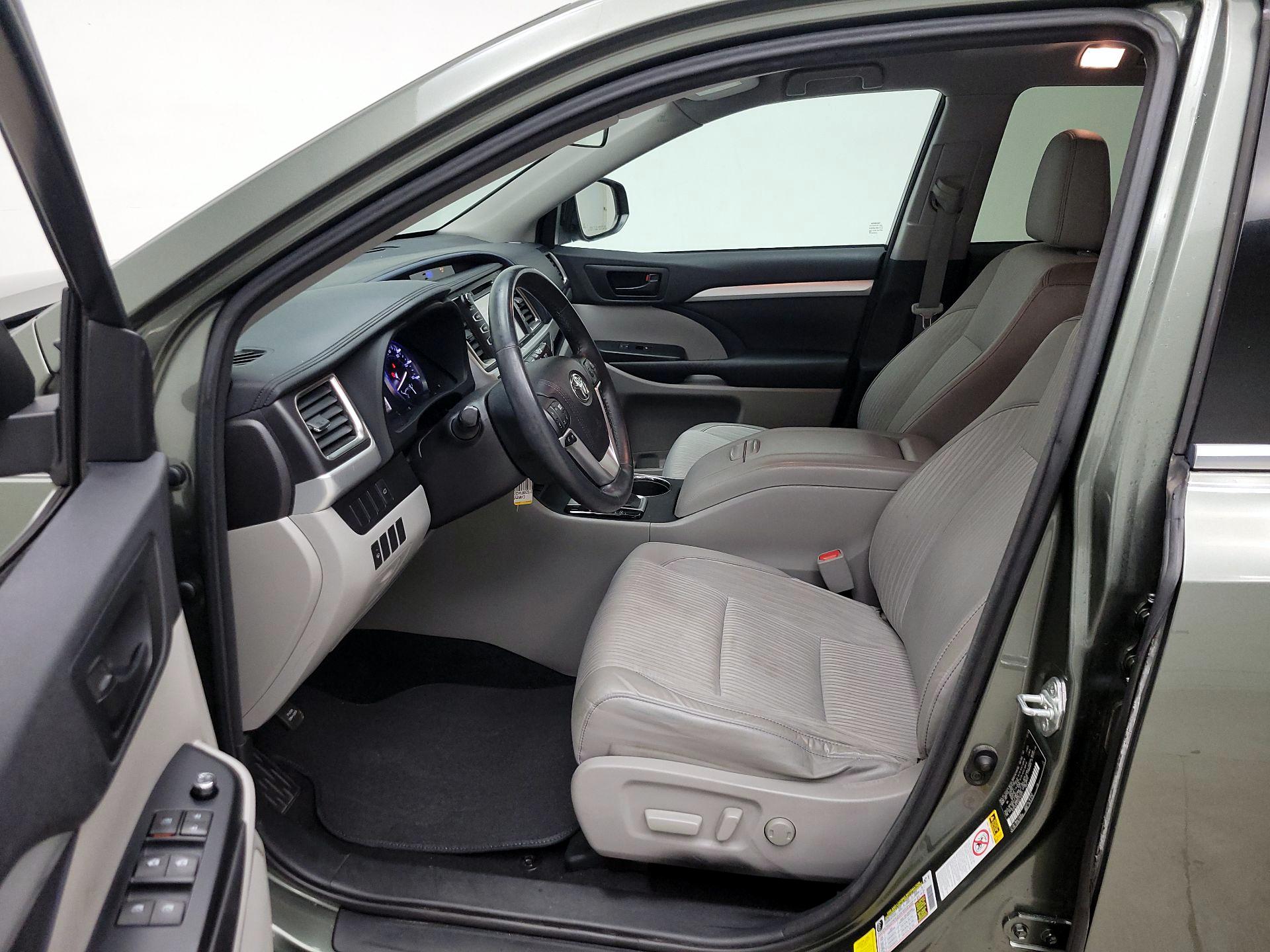 Thumbnail: 2016 Toyota Highlander - 11