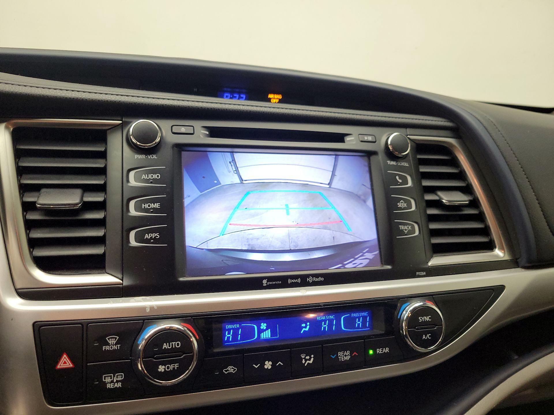 Thumbnail: 2016 Toyota Highlander - 14