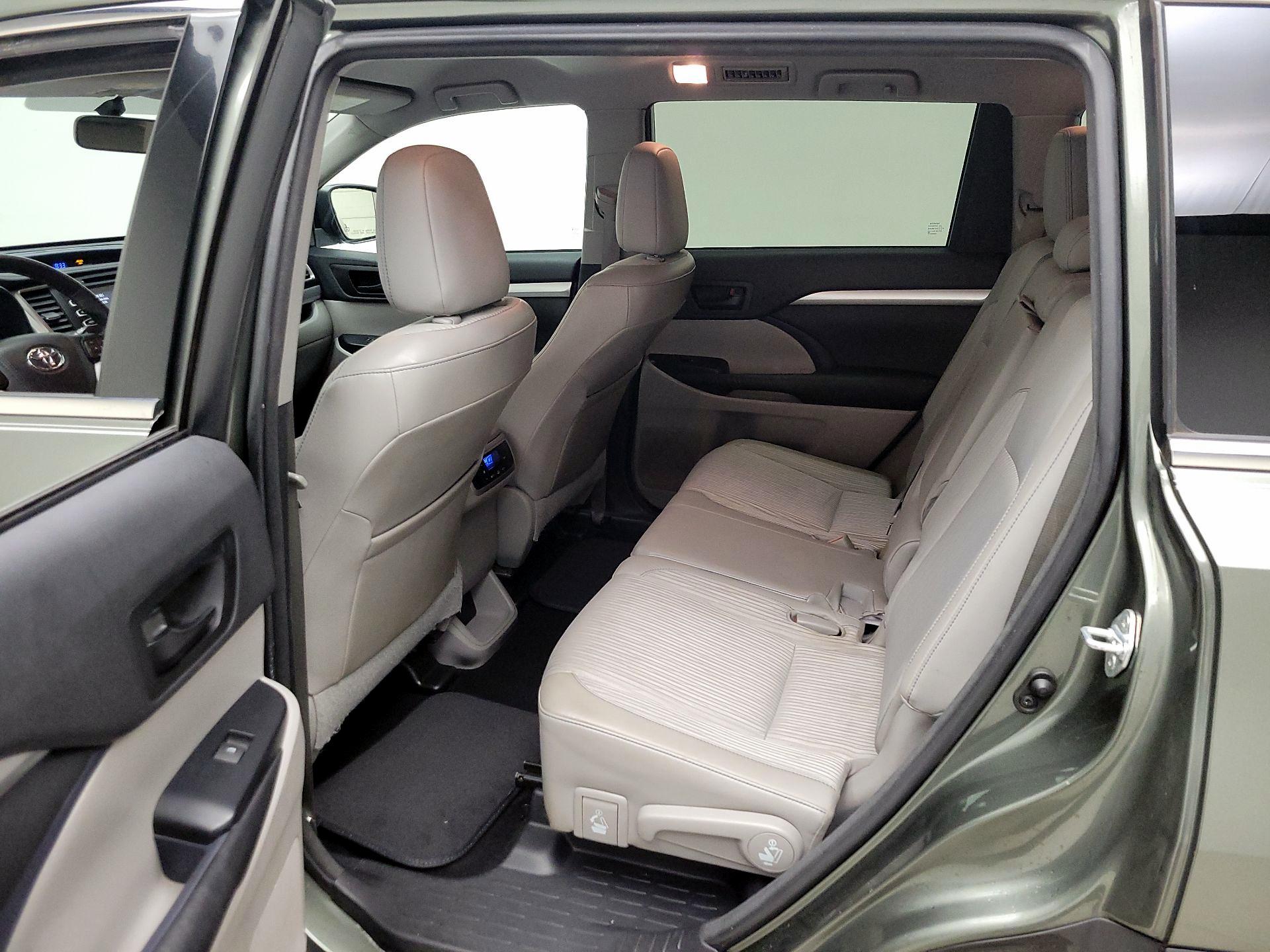 Thumbnail: 2016 Toyota Highlander - 19