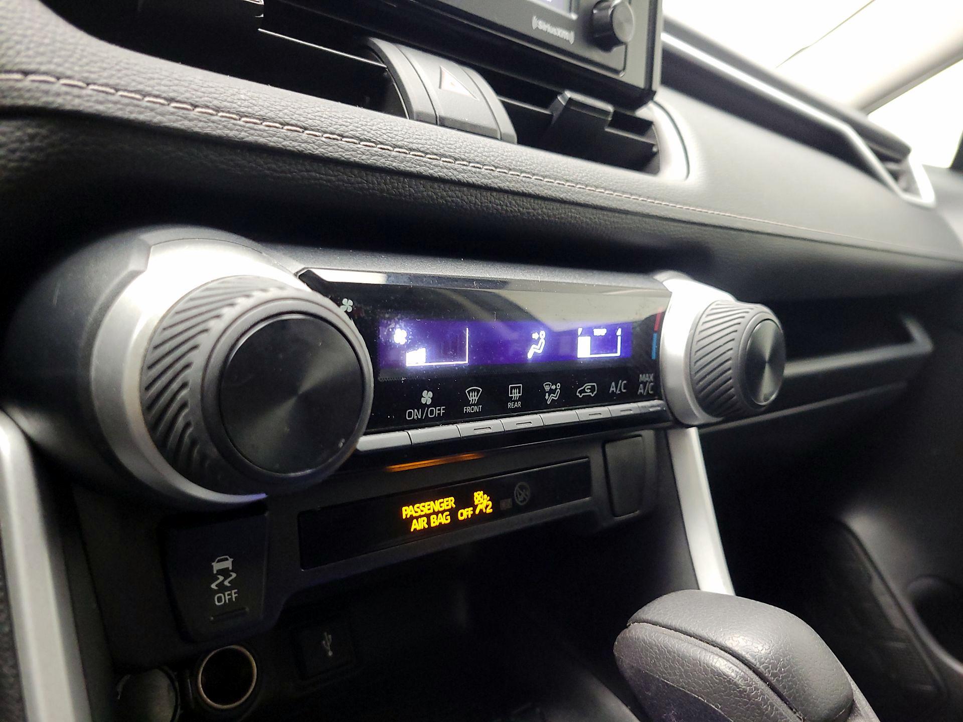 Thumbnail: 2021 Toyota RAV4 - 17