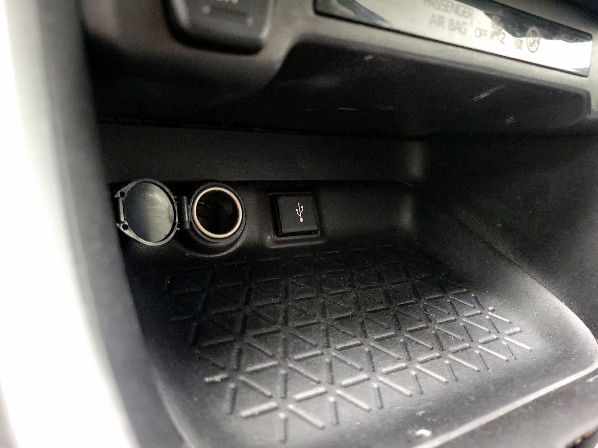 Thumbnail: 2021 Toyota RAV4 - 19