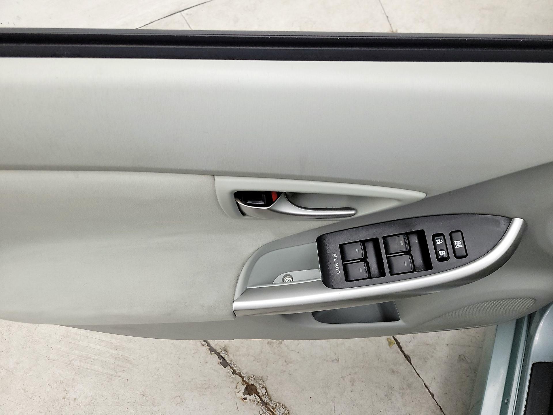 Thumbnail: 2015 Toyota Prius - 12