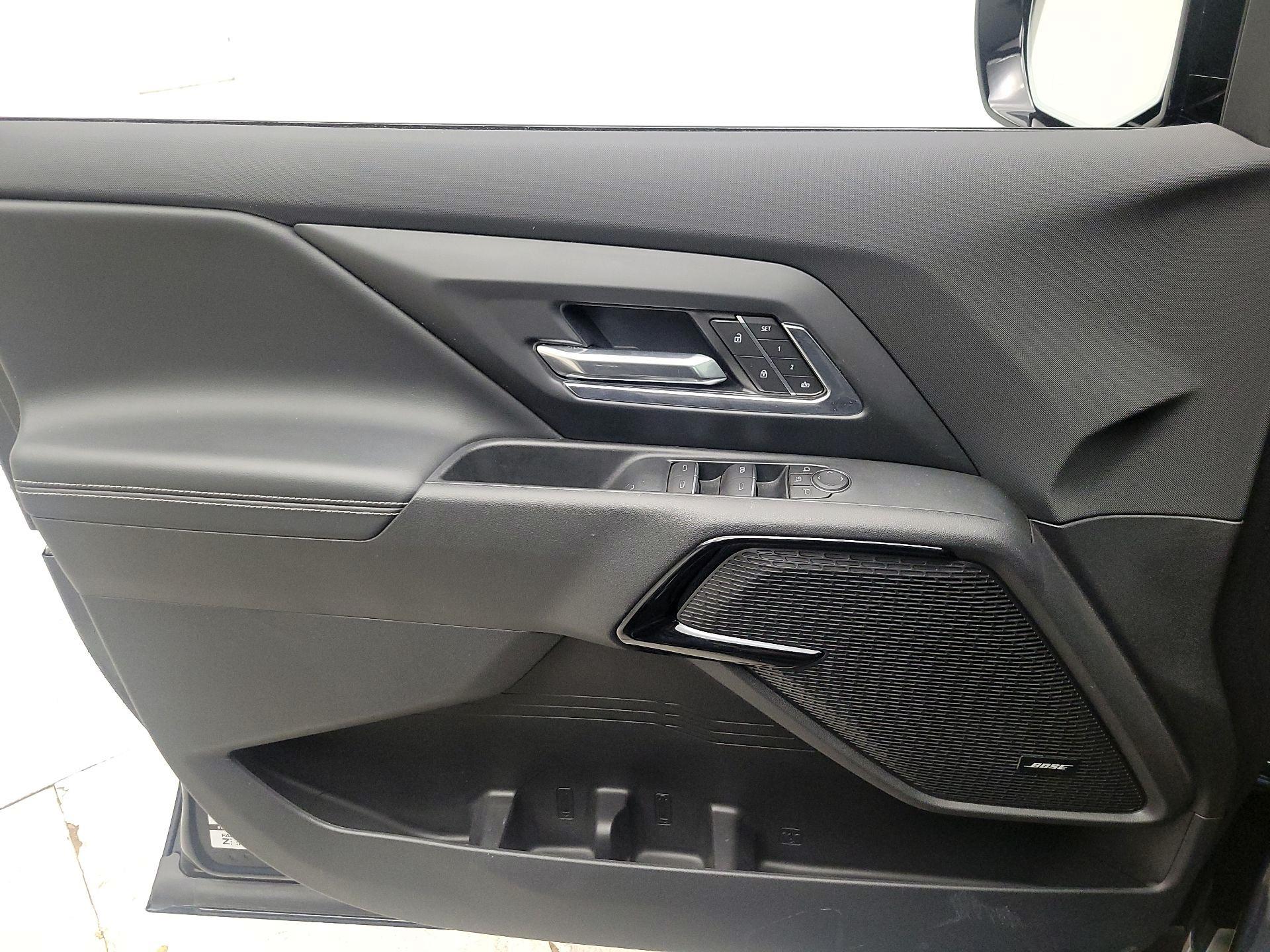 Thumbnail: 2025 Chevrolet Silverado EV - 12