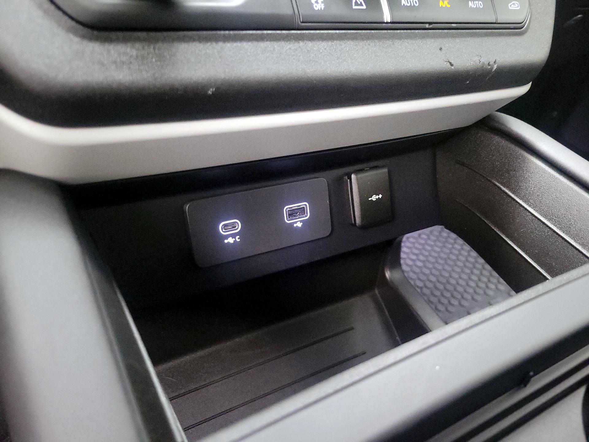 Thumbnail: 2024 Land Rover Defender - 19