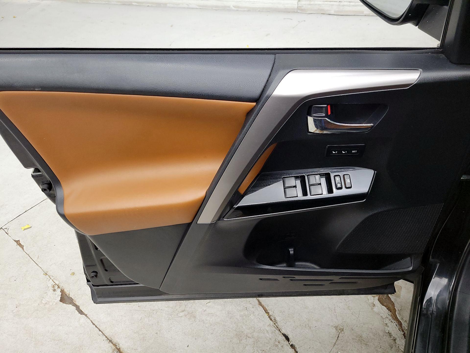 Thumbnail: 2016 Toyota RAV4 - 12