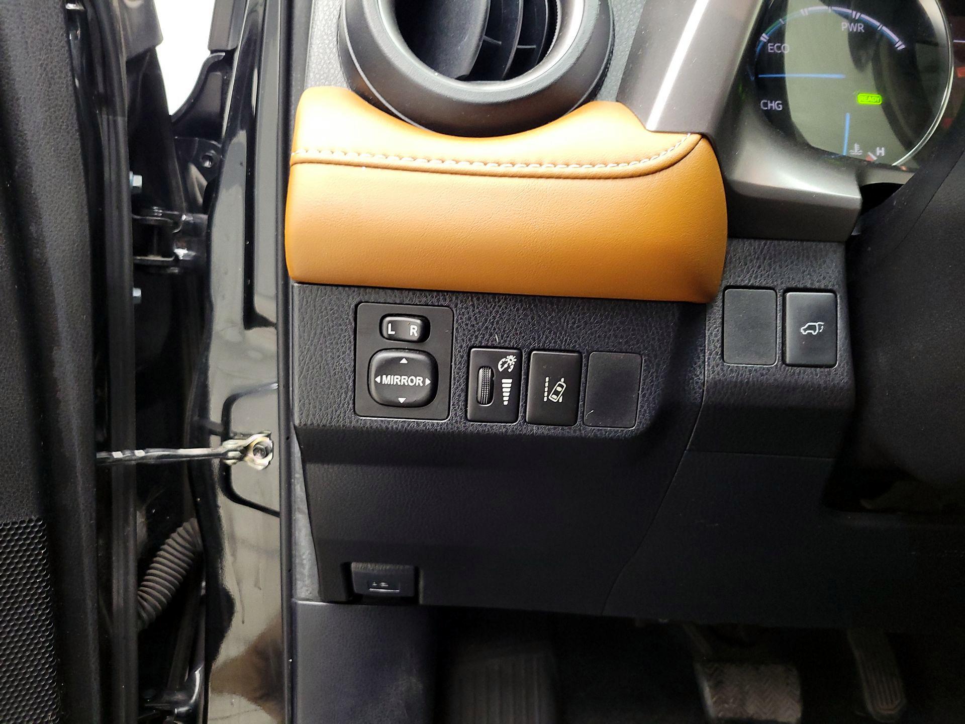 Thumbnail: 2016 Toyota RAV4 - 13