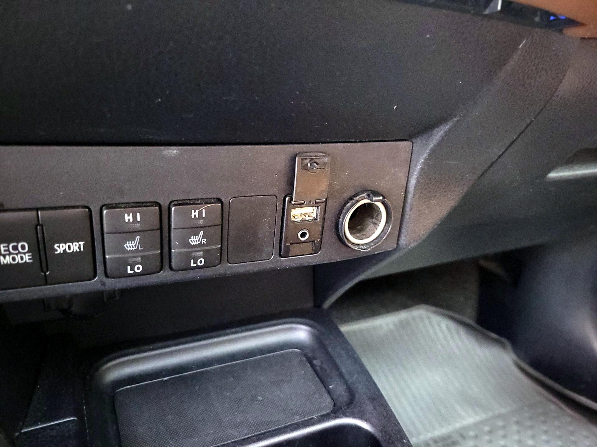 Thumbnail: 2016 Toyota RAV4 - 18