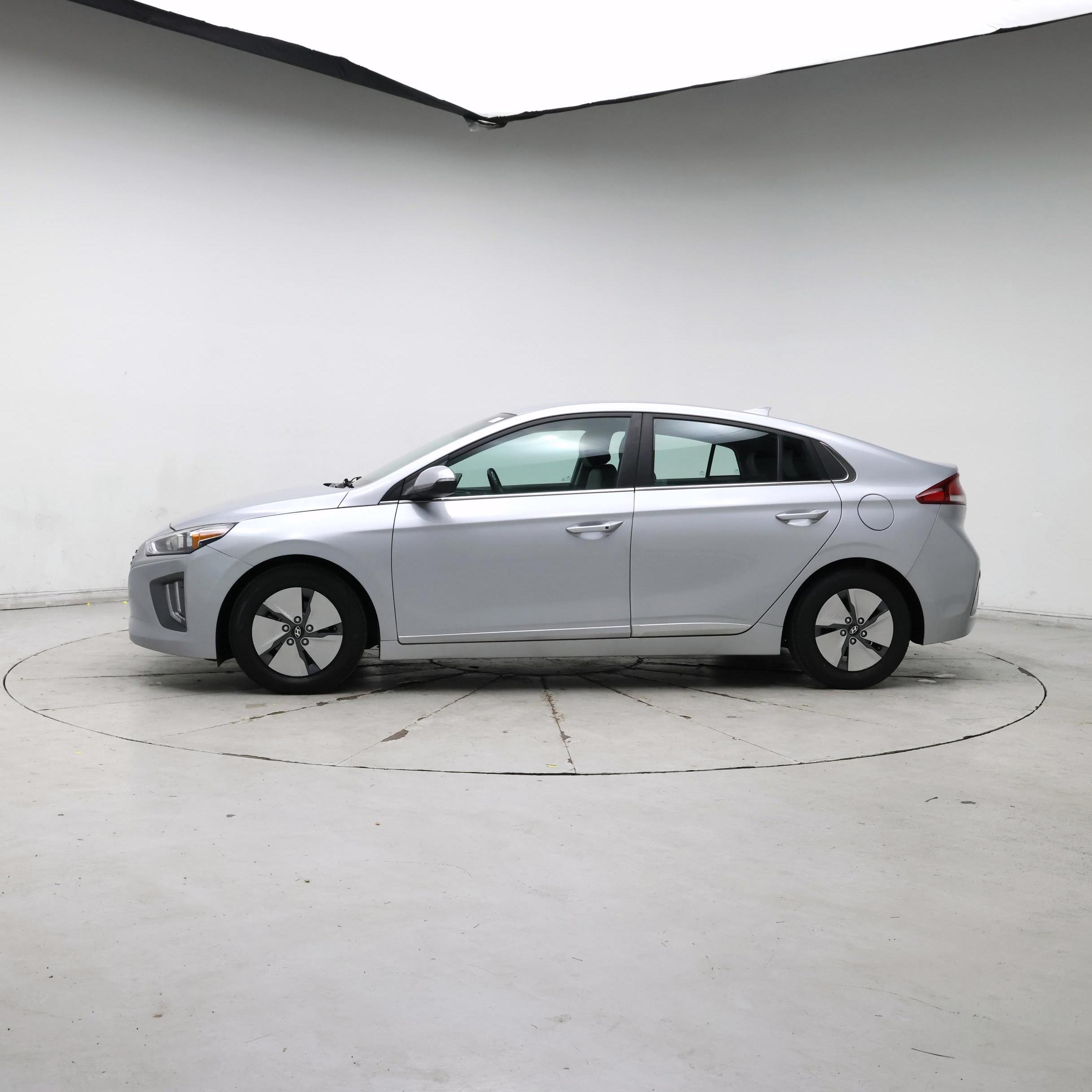 Thumbnail: 2021 Hyundai Ioniq - 3