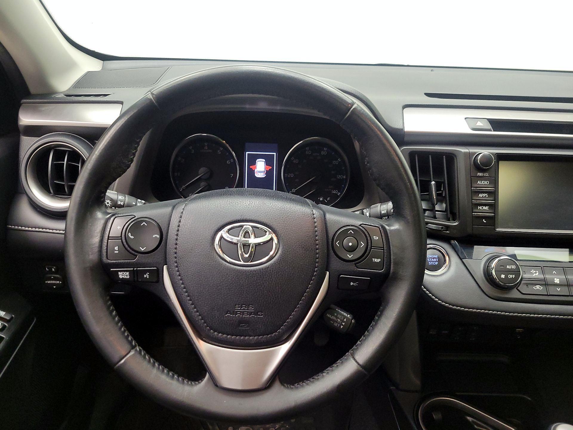 Thumbnail: 2018 Toyota RAV4 - 10