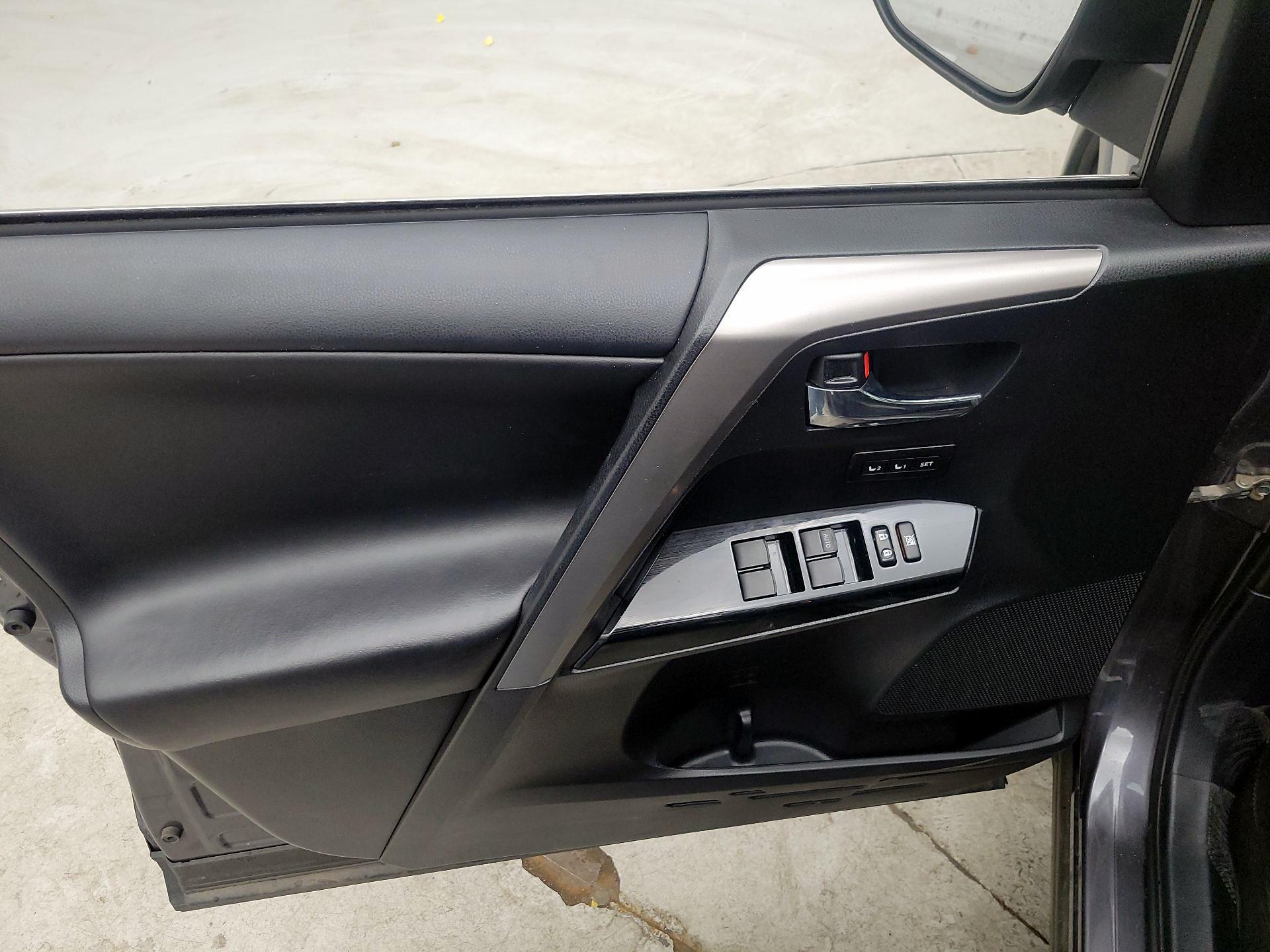 Thumbnail: 2018 Toyota RAV4 - 12