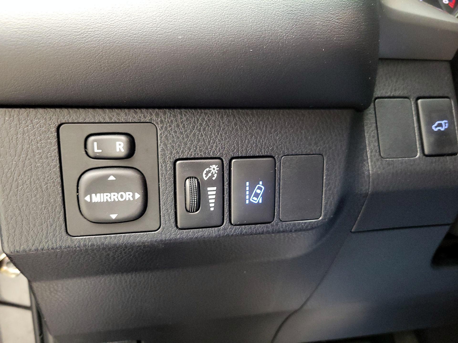 Thumbnail: 2018 Toyota RAV4 - 13