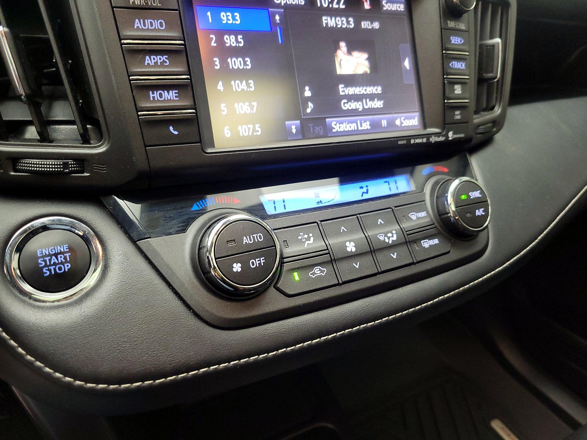 Thumbnail: 2018 Toyota RAV4 - 17