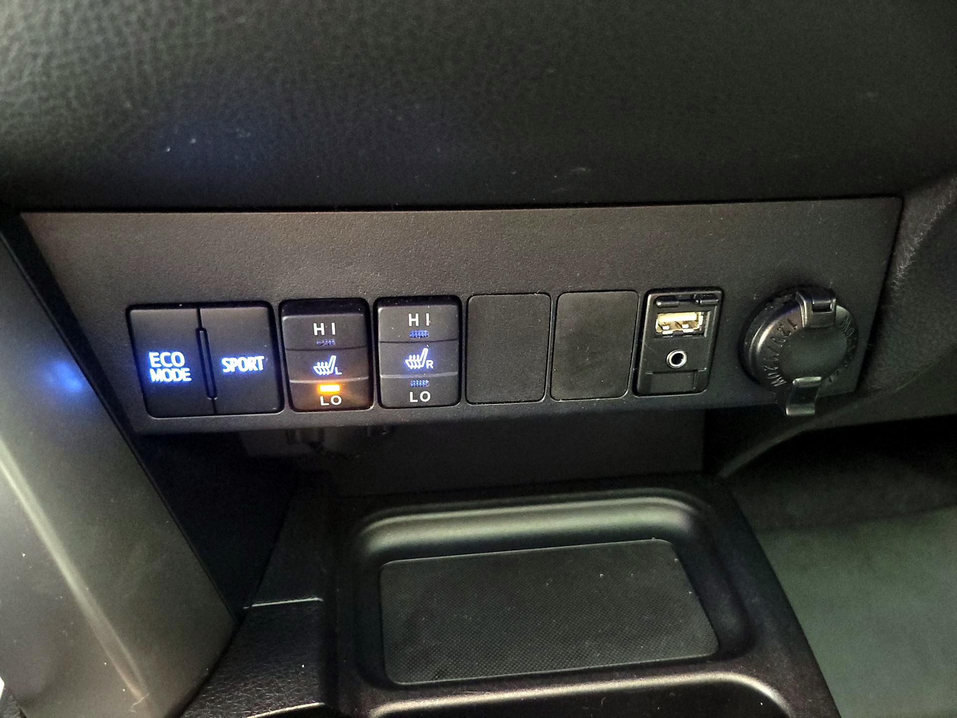 Thumbnail: 2018 Toyota RAV4 - 19